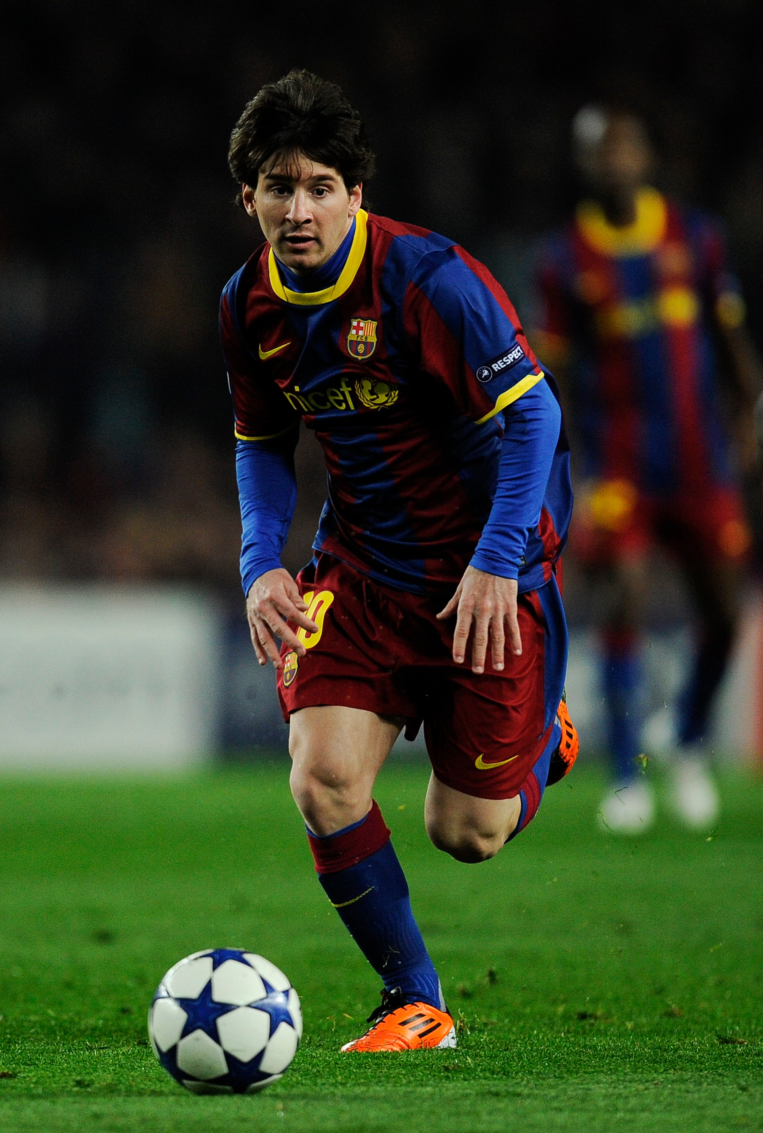 BARCELONA, SPAIN - MARCH 08:  Lionel Messi of FC Barcelona runs with the ball during the UEFA Champions League round of 16 second leg match between Barcelona and Arsenal at the Camp Nou stadium on March 8, 2011 in Barcelona, Spain.  Barcelona won 3-1.  (P