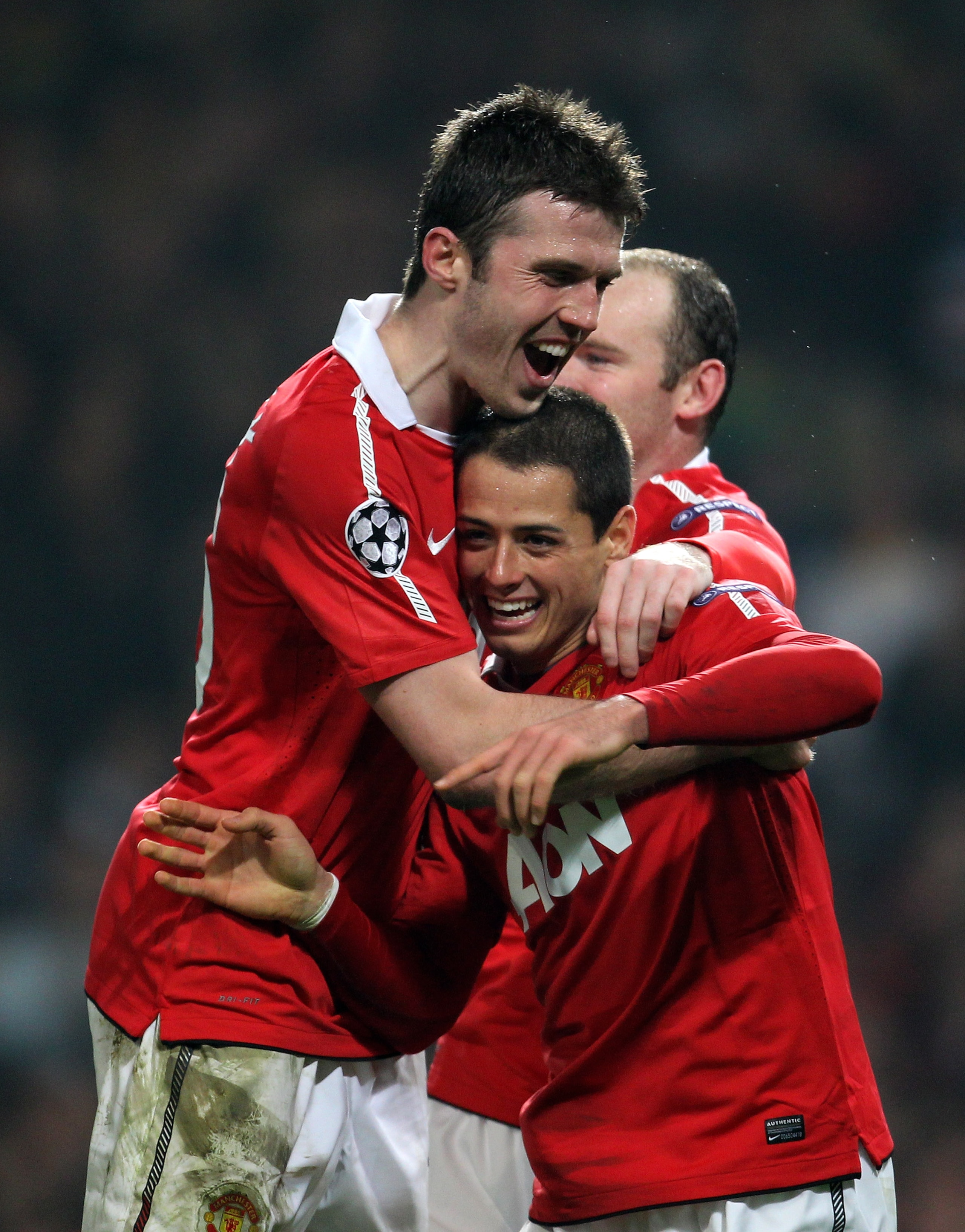 MANCHESTER, ENGLAND - MARCH 15:  Javier Hernandez (R) of Manchester United celebrates with teammate Michael Carrick as he scores the second goal during the UEFA Champions League round of 16 second leg match between Manchester United and Marseille at Old T