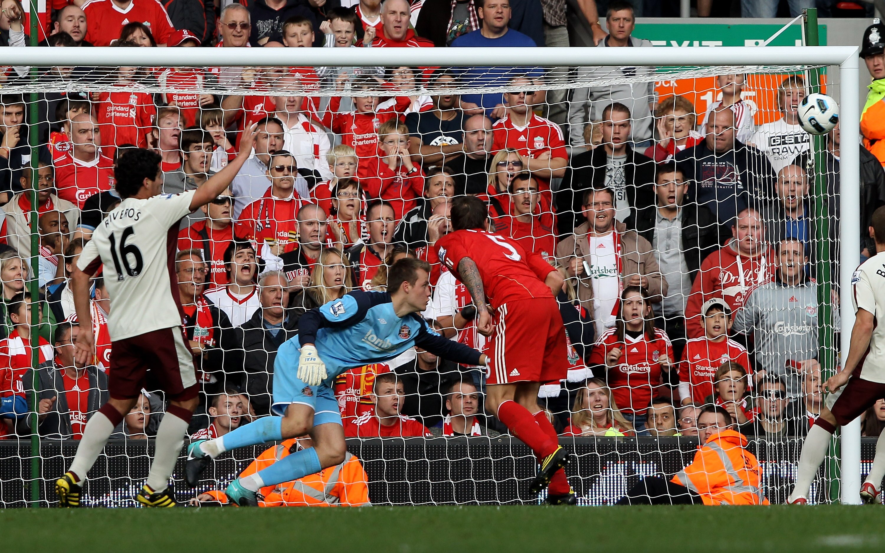 LIVERPOOL, ENGLAND - SEPTEMBER 25: Daniel Agger of Liverpool heads just wide and misses an open goal in injury time during the Barclays Premier League match between Liverpool and Sunderland at at Anfield on September 25, 2010 in Liverpool, England.  (Phot