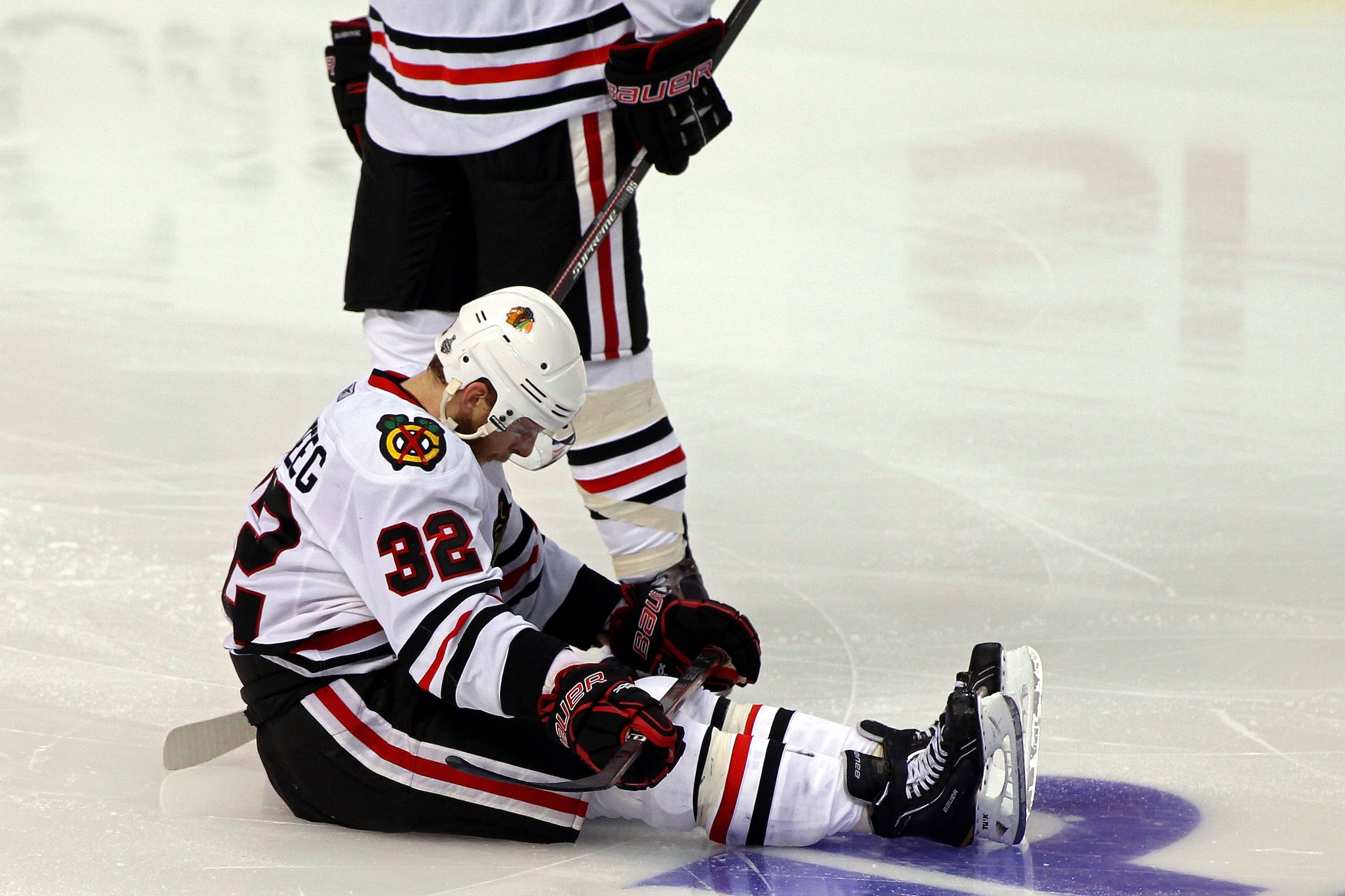 PHILADELPHIA - JUNE 02: Kris Versteeg #32 of the Chicago Blackhawks reacts after losing 4-3 to the Philadelphia Flyers in overtime in Game Three of the 2010 NHL Stanley Cup Final at Wachovia Center on June 2, 2010 in Philadelphia, Pennsylvania. (Photo b PHILADELPHIA - JUNE 02: Kris Versteeg #32 of the Chicago Blackhawks reacts after losing 4-3 to the Philadelphia Flyers in overtime in Game Three of the 2010 NHL Stanley Cup Final at Wachovia Center on June 2, 2010 in Philadelphia, Pennsylvania. (Photo b