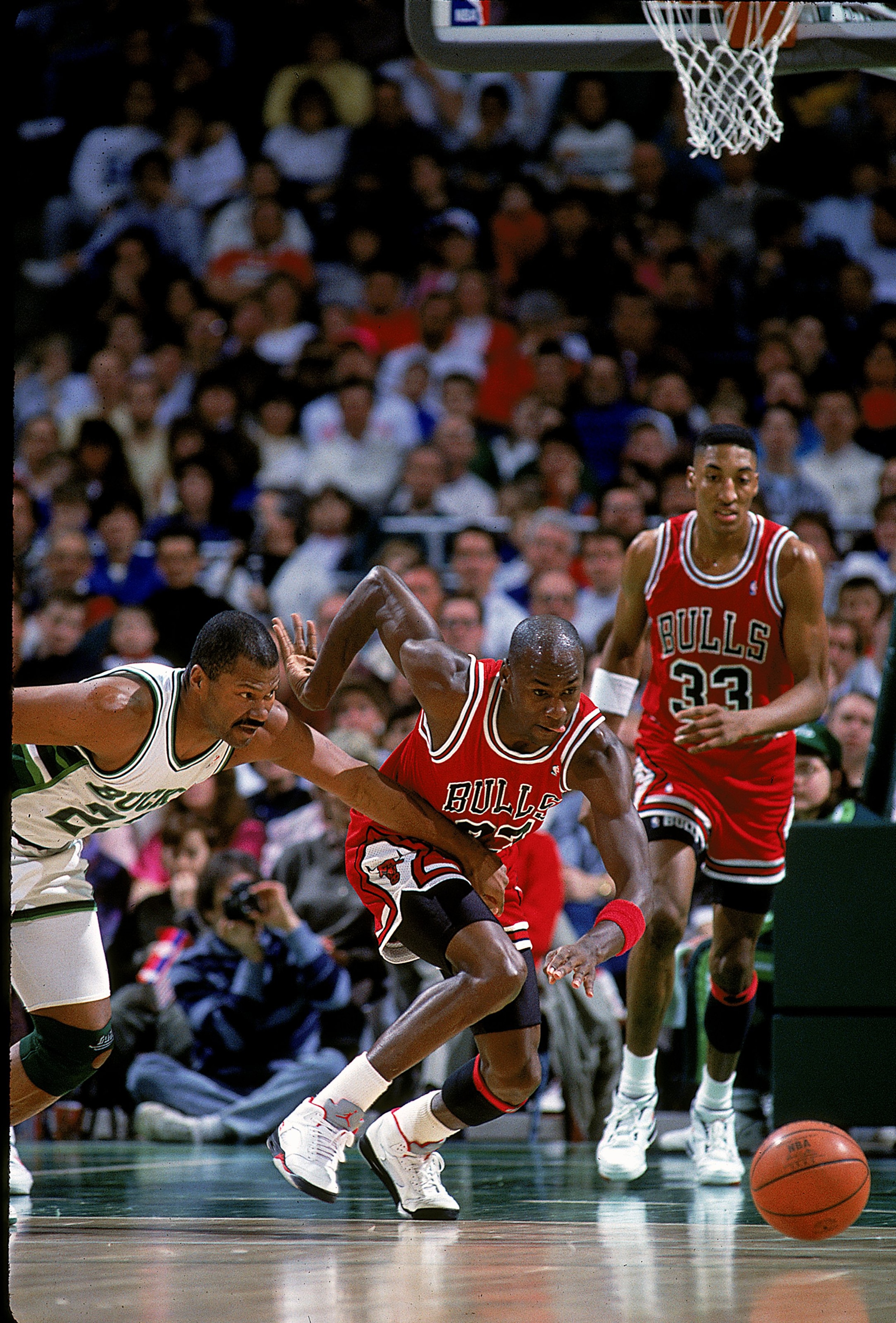1990:  Michael Jordan #23 of the Chicago Bulls runs to get the ball during the game against the Milwaukee Bucks.   Mandatory Credit: Allsport  /Allsport