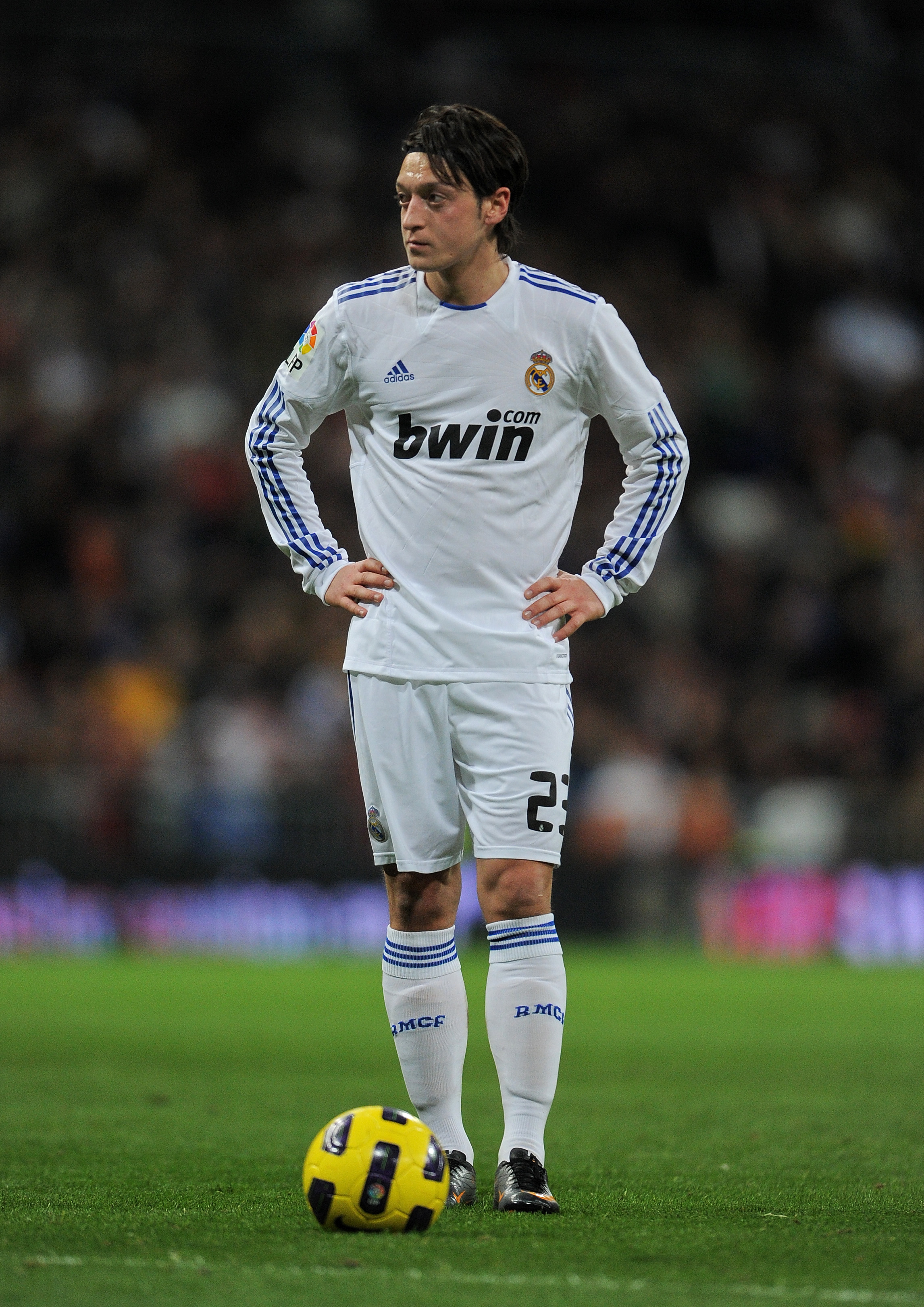 MADRID, SPAIN - JANUARY 23:  Mesut Ozil of Real Madrid lines up a free kick during the la liga match between Real Madrid and Mallorca at Estadio Santiago Bernabeu on January  23, 2011 in Madrid, Spain.  (Photo by Jasper Juinen/Getty Images)