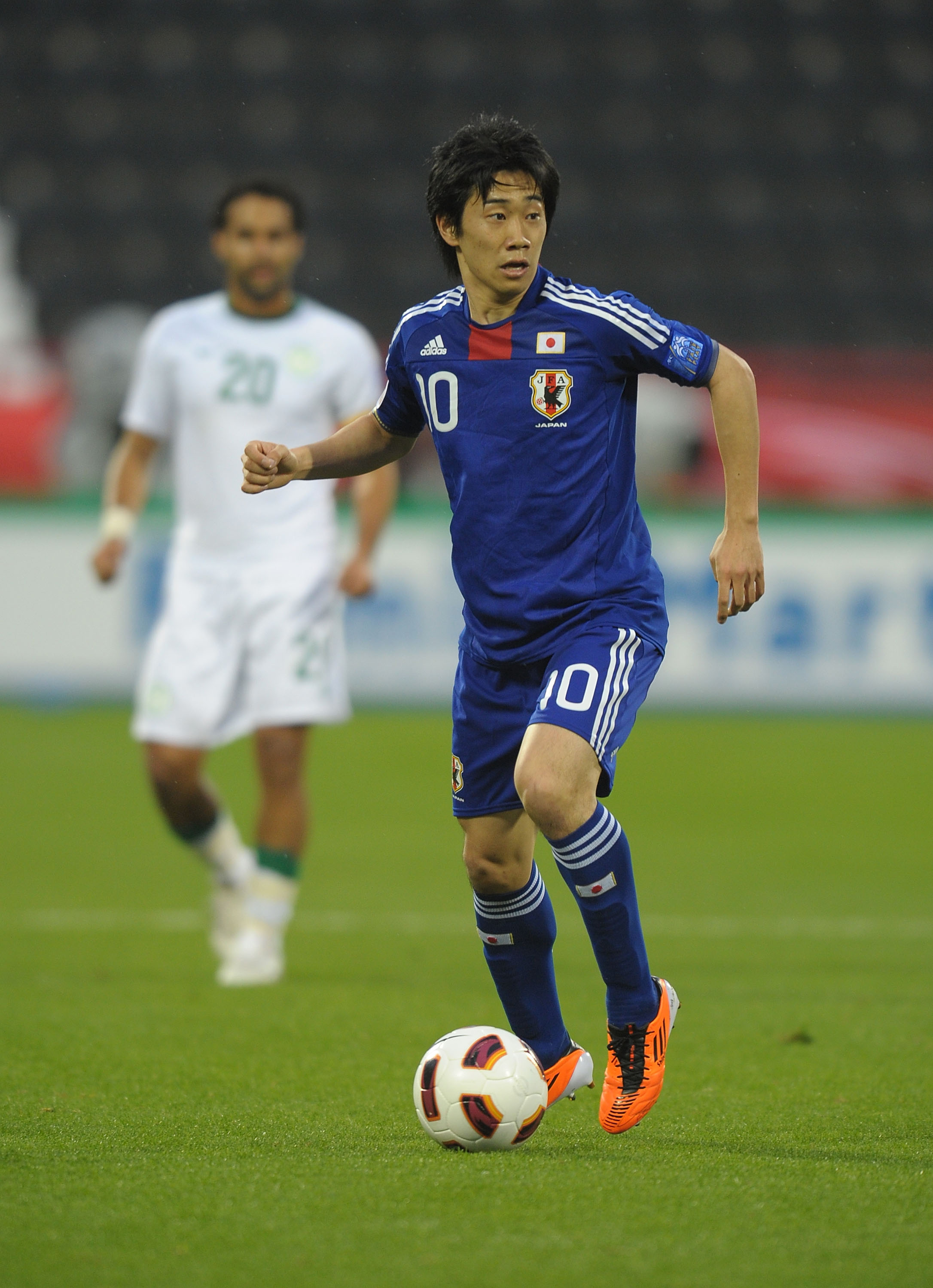 DOHA, QATAR - JANUARY 17: Shinji Kagawa of Japan in action during the AFC Asian Cup Group B match between Saudi Arabia and Japan at Al-Rayyan Stadium on January 17, 2011 in Doha, Qatar.  (Photo by Koki Nagahama/Getty Images)