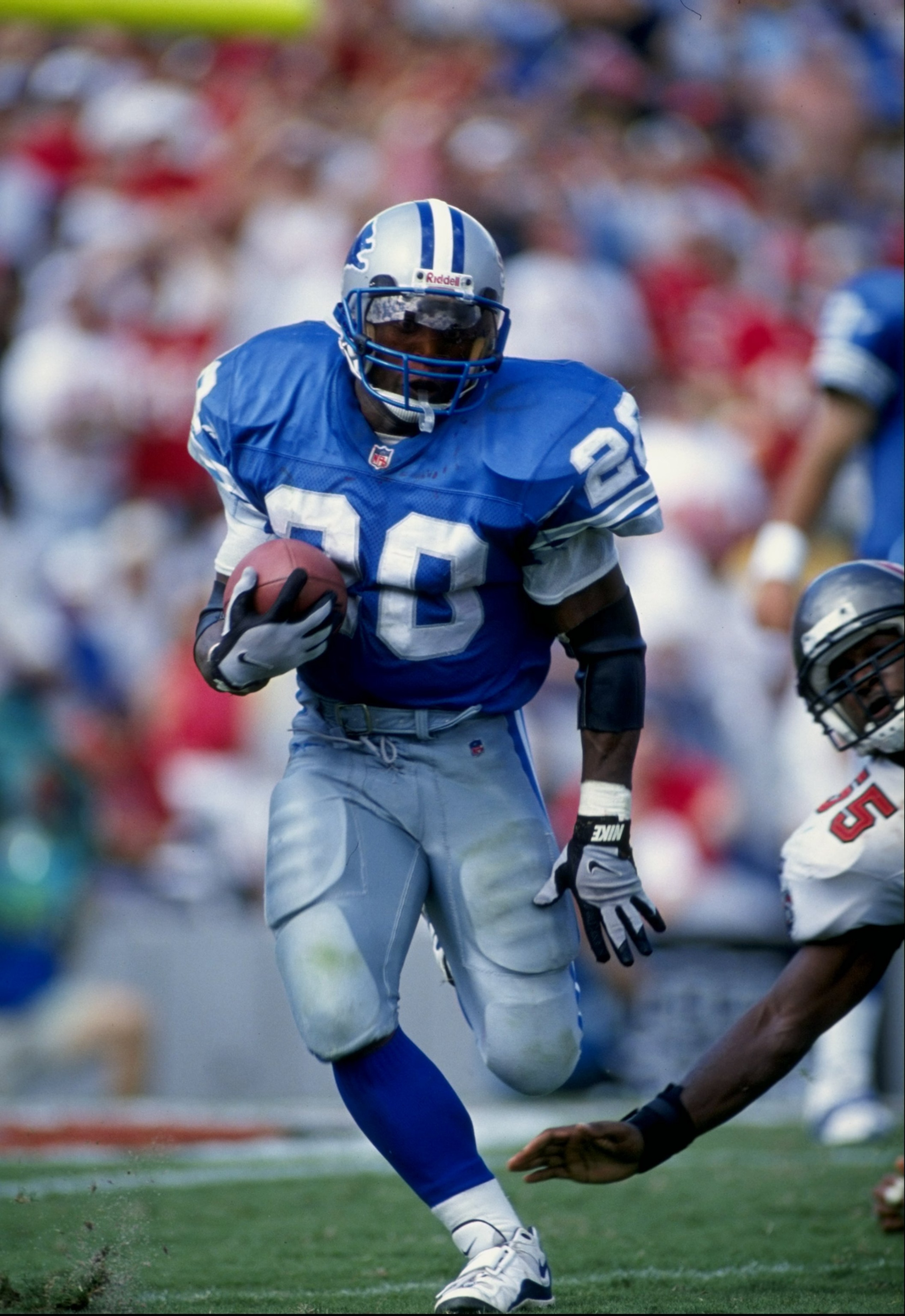 12 Oct 1997: Running back Barry Sanders of the Detroit Lions in action during a game against the Tampa Bay Buccaneers at Houlihan Stadium in Tampa, Florida. The Lions defeated the Buccaneers 27-9.