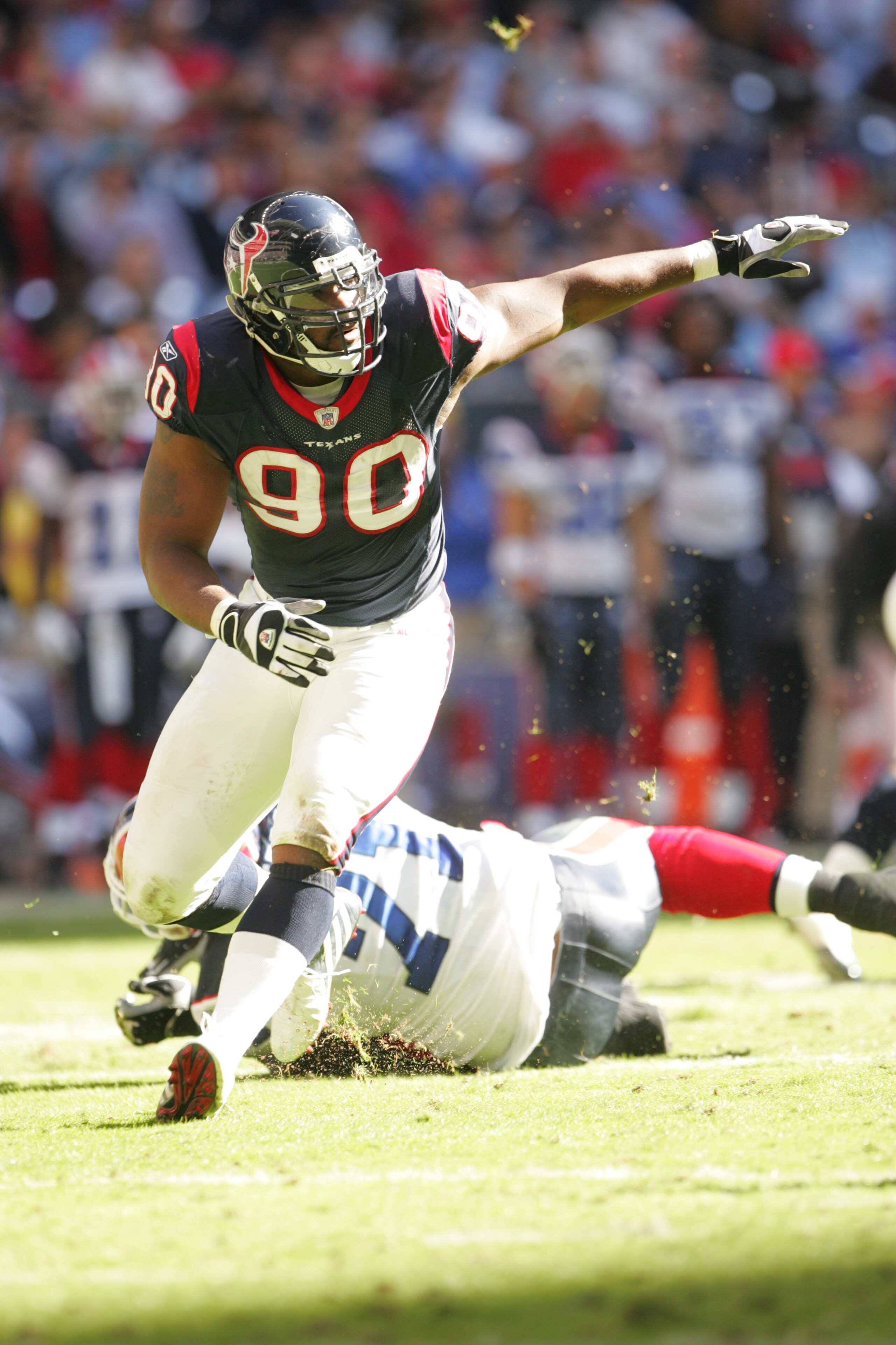 HOUSTON - NOVEMBER 19:  Defensive end Mario Williams #90 of the Houston Texans rushes against the Buffalo Bills on November 19, 2006 at Reliant Stadium in Houston, Texas. The Bills defeated the Texans 24-21. (Photo by Stephen Dunn/Getty Images)