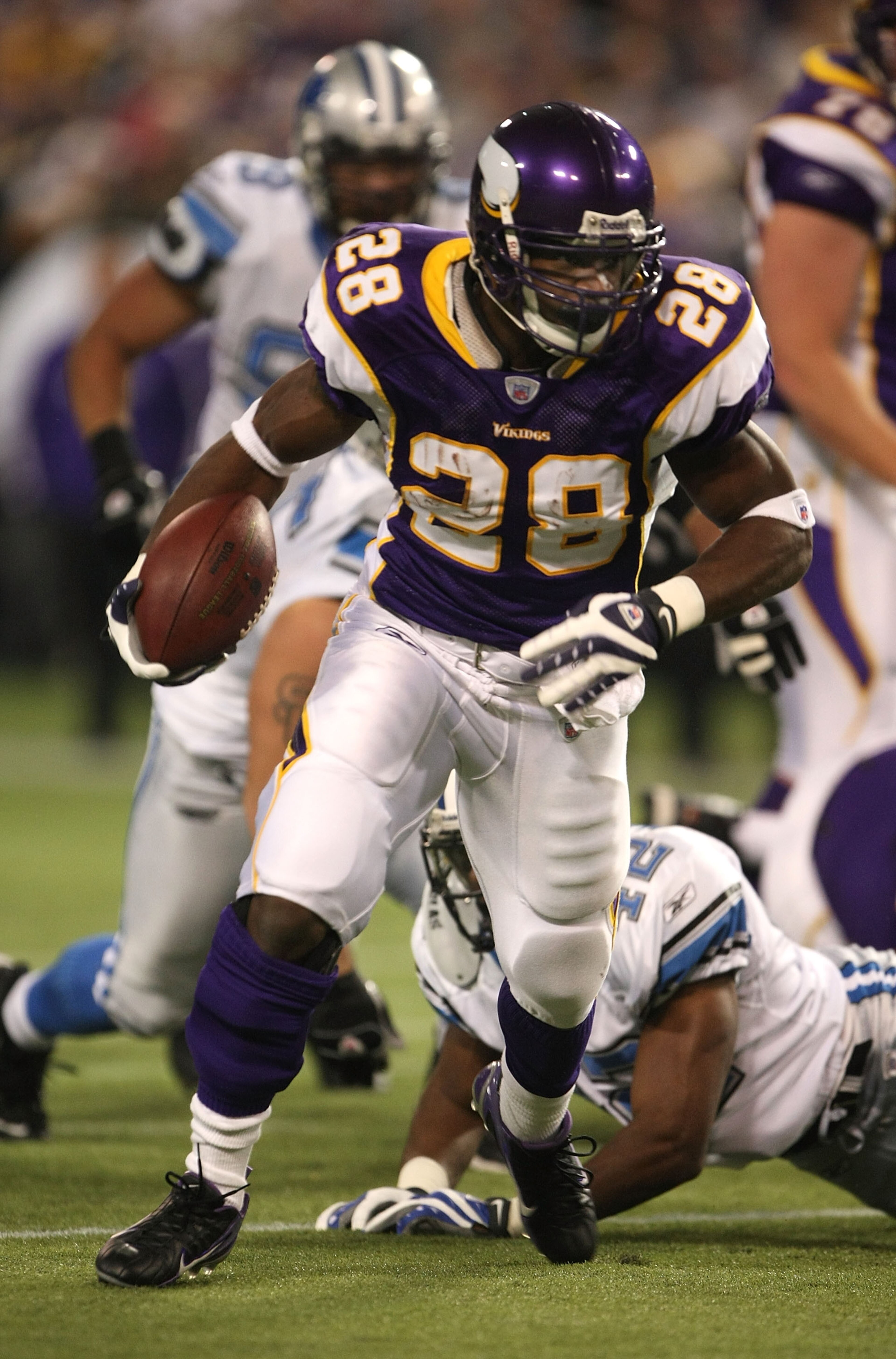 MINNEAPOLIS - DECEMBER 02:  Running back Adrian Peterson #28 of the Minnesota Vikings carries the ball against the Detroit Lions defends on December 2, 2007 at the Metrodome in Minneapolis, Minnesota.  The Vikings won 42-10. (Photo by Stephen Dunn/Getty I