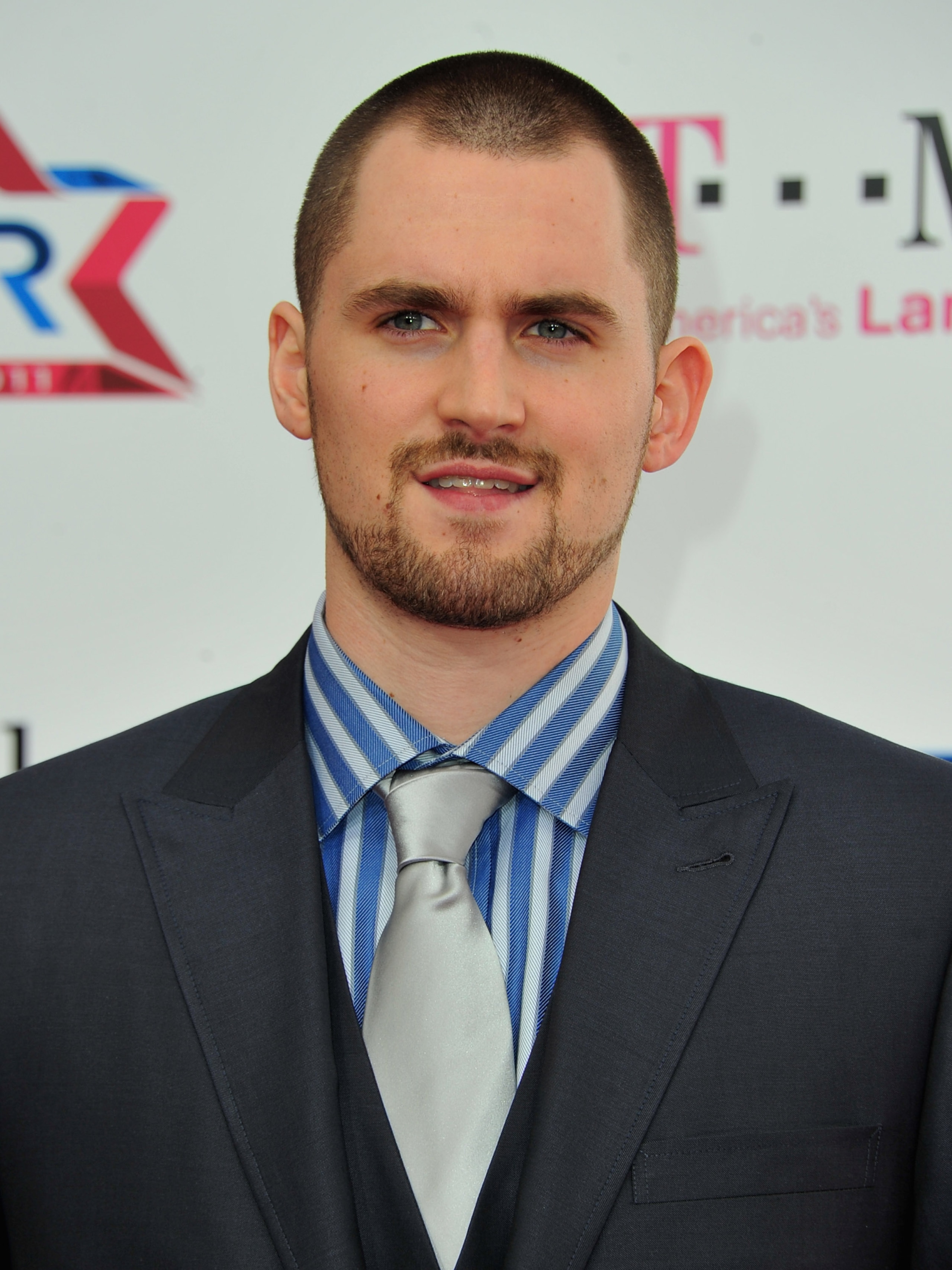 LOS ANGELES, CA - FEBRUARY 20:  NBA Kevin Love arrives to the T-Mobile Magenta Carpet at the 2011 NBA All-Star Game on February 20, 2011 in Los Angeles, California.  (Photo by Alberto E. Rodriguez/Getty Images)