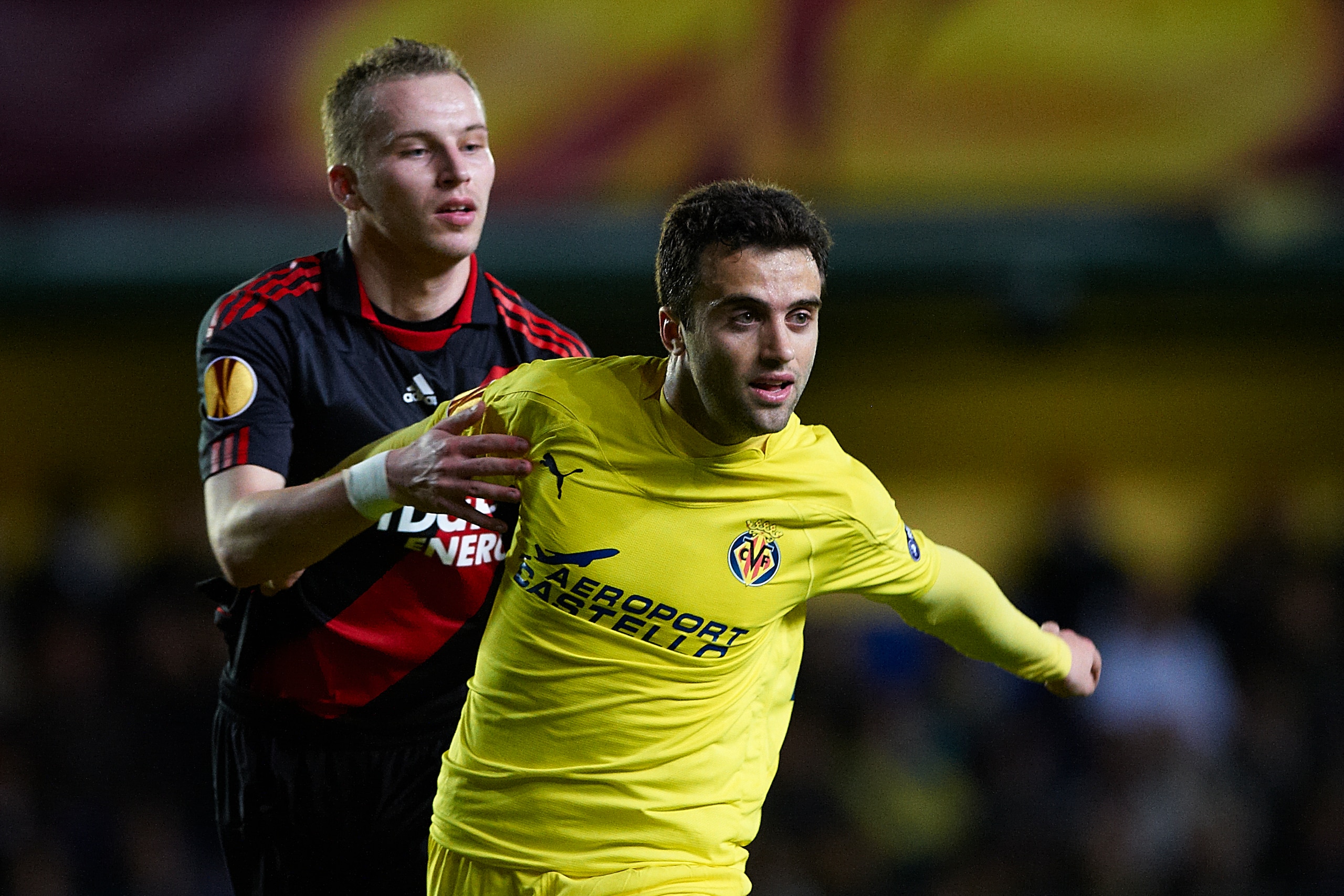 VILLAREAL, SPAIN - MARCH 17:  Giuseppe Rossi (R) of Villarreal competes for the position with Michal Kadlec of Bayer Leverkusen during the UEFA Europa League round of 16 second leg match between Villarreal and Bayer Leverkusen at El Madrigal stadium on Ma