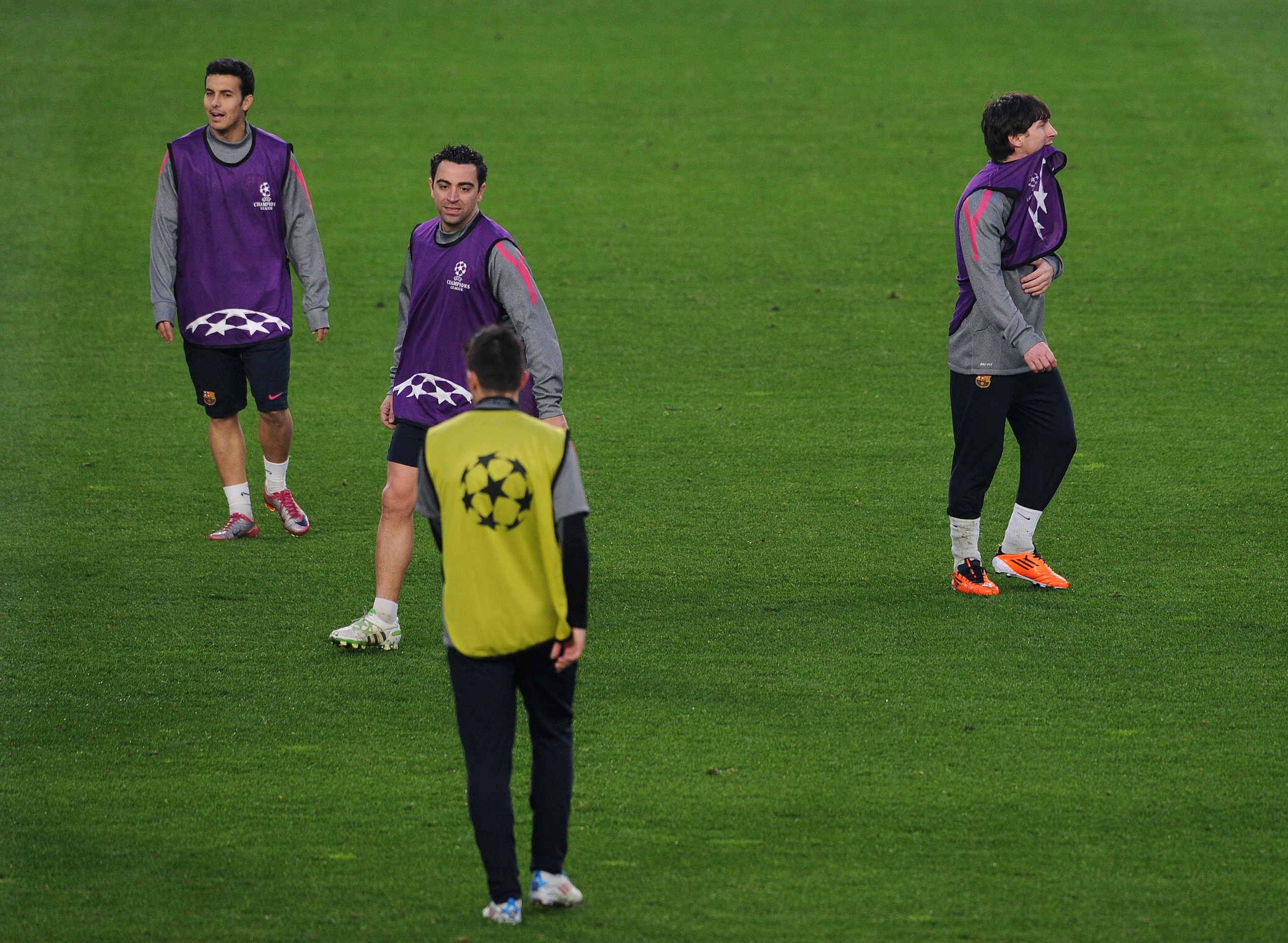 BARCELONA, SPAIN - MARCH 07:  Lionel Messi (R) of Barcelona walks with his teammates Pedro Rodriguez (L) and Xavi Hernandez during a training session ahead of their UEFA Champions League round of 16 second leg match against Arsenal at the Camp Nou stadium