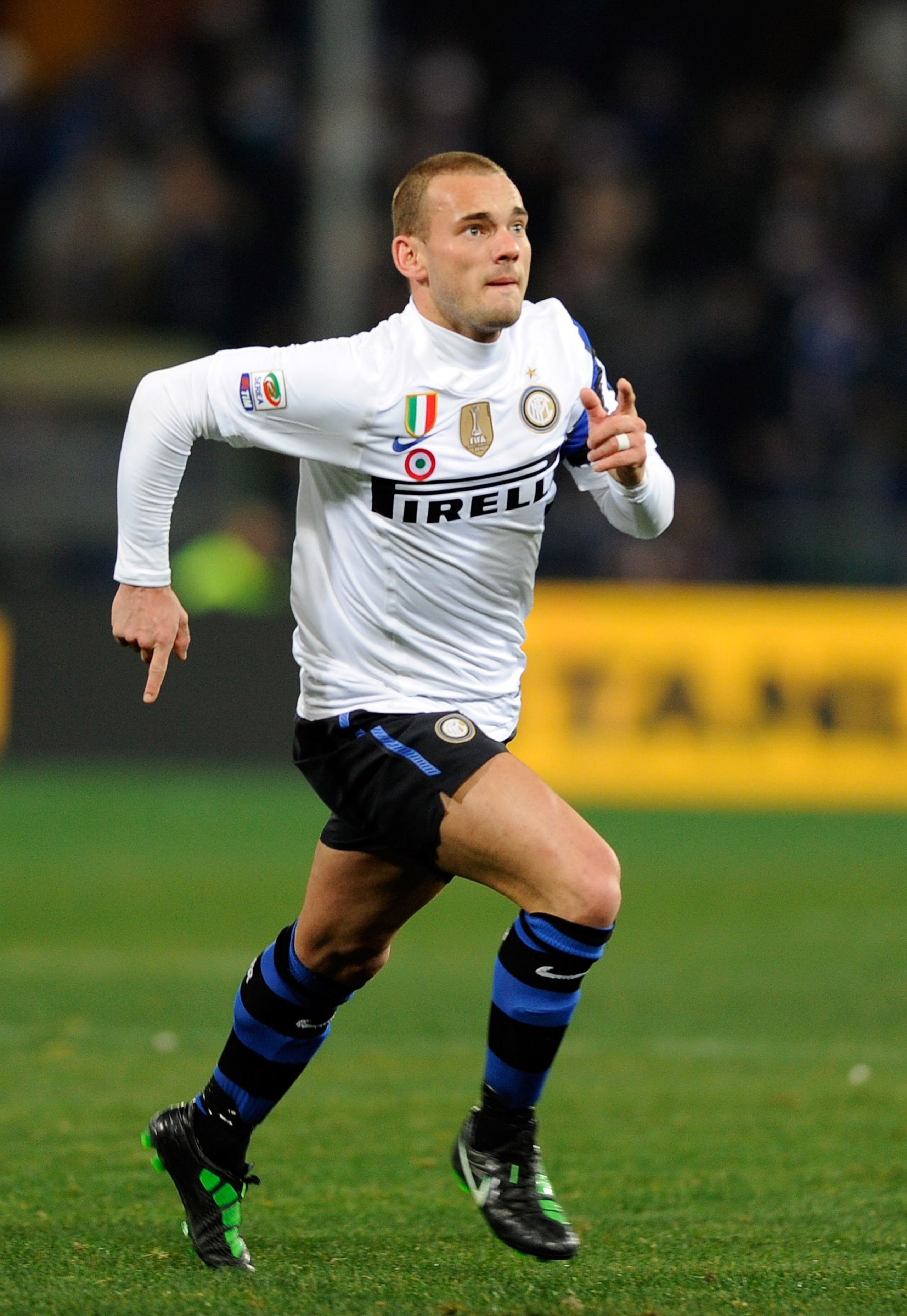 GENOA, ITALY - FEBRUARY 27:  Wesley Sneijder of FC Inter Milan celebrates after scoring the opening goal during the Serie A match between UC Sampdoria and FC Internazionale Milano at Stadio Luigi Ferraris on February 27, 2011 in Genoa, Italy.  (Photo by C