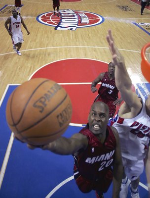 AUBURN HILLS, MI - MAY 25:  Gary Payton #20 of the Miami Heat shoots a layup over Tayshaun Prince #22 of the Detroit Pistons in game two of the Eastern Conference Finals during the 2006 NBA Playoffs on May 25, 2006 at the Palace of Auburn Hills in Auburn