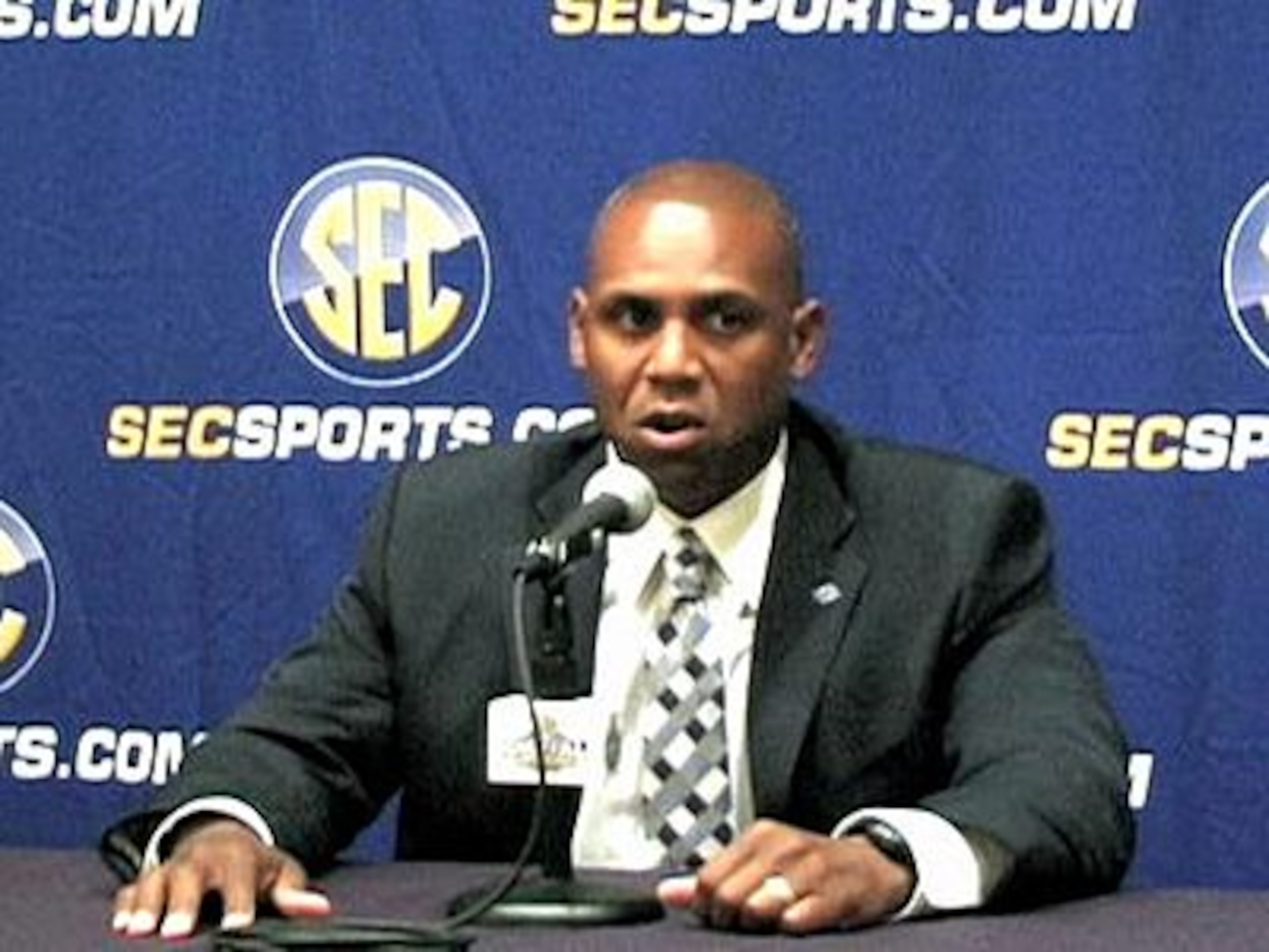 Joker rebuking yet another reporter who asks if he'll hire the Riddler to be his offensive coordinator