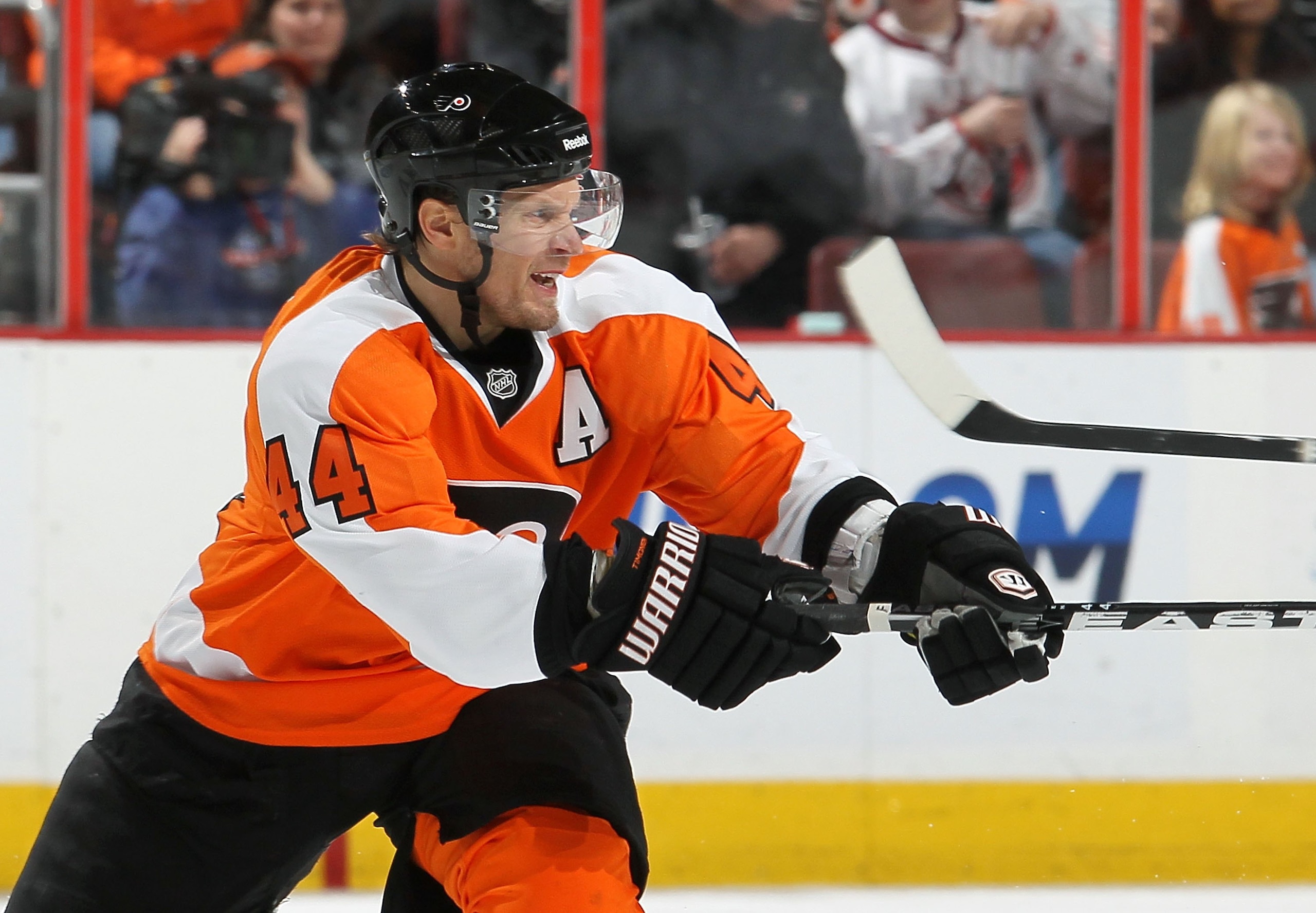 PHILADELPHIA, PA - MARCH 12: Kimmo Timonen #44 of the Philadelphia Flyers skates against the Atlanta Thrashers on March 12, 2011 at Wells Fargo Center in Philadelphia, Pennsylvania. (Photo by Jim McIsaac/Getty Images) PHILADELPHIA, PA - MARCH 12: Kimmo Timonen #44 of the Philadelphia Flyers skates against the Atlanta Thrashers on March 12, 2011 at Wells Fargo Center in Philadelphia, Pennsylvania. (Photo by Jim McIsaac/Getty Images)