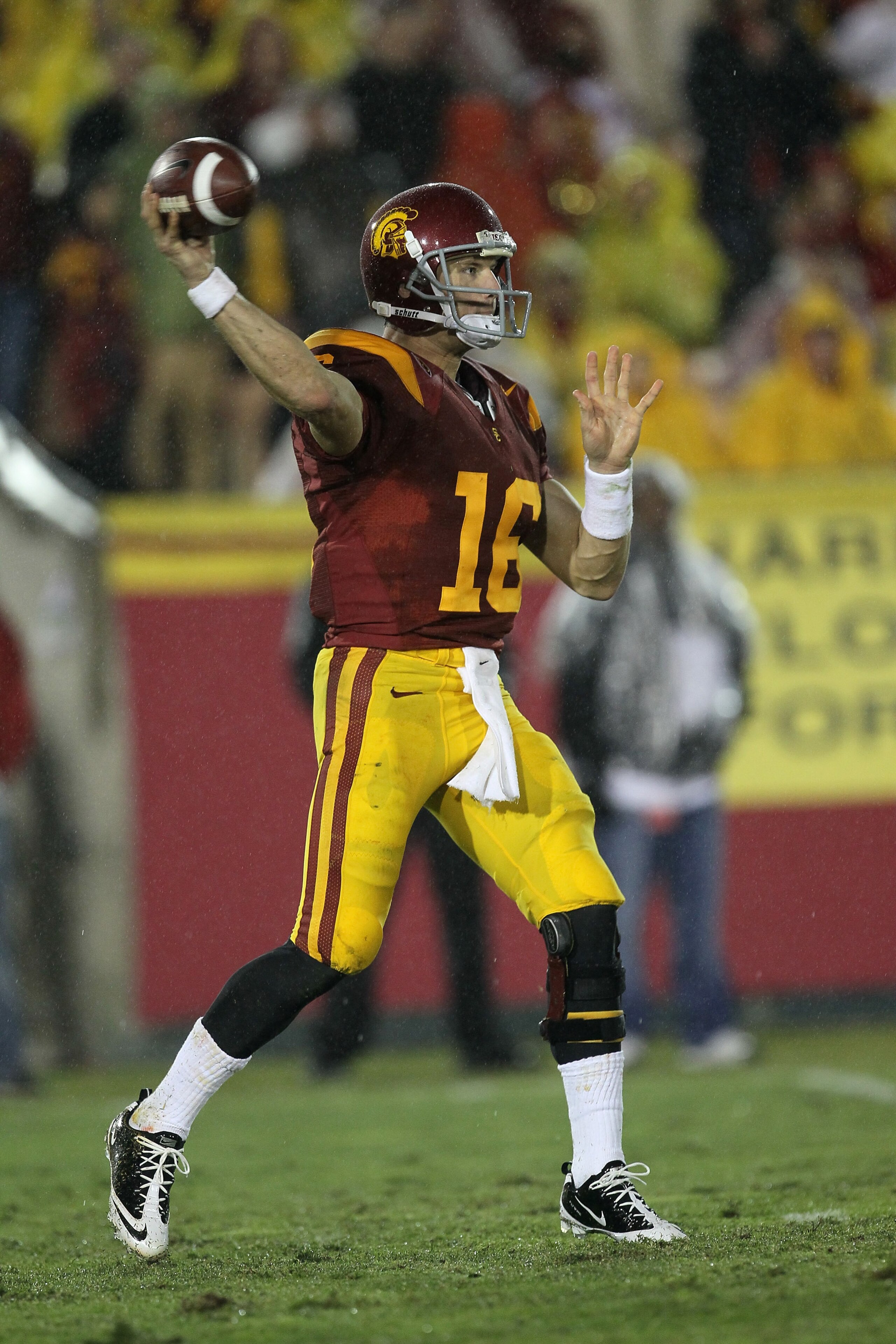 LOS ANGELES, CA - NOVEMBER 27:  Quarterback Mitch Mustain #16 of the USC Trojans throws a pass against the Notre Dame Fighting Irish at the Los Angeles Memorial Coliseum on November 27, 2010 in Los Angeles, California.  Notre Dame won 20-16.  (Photo by St