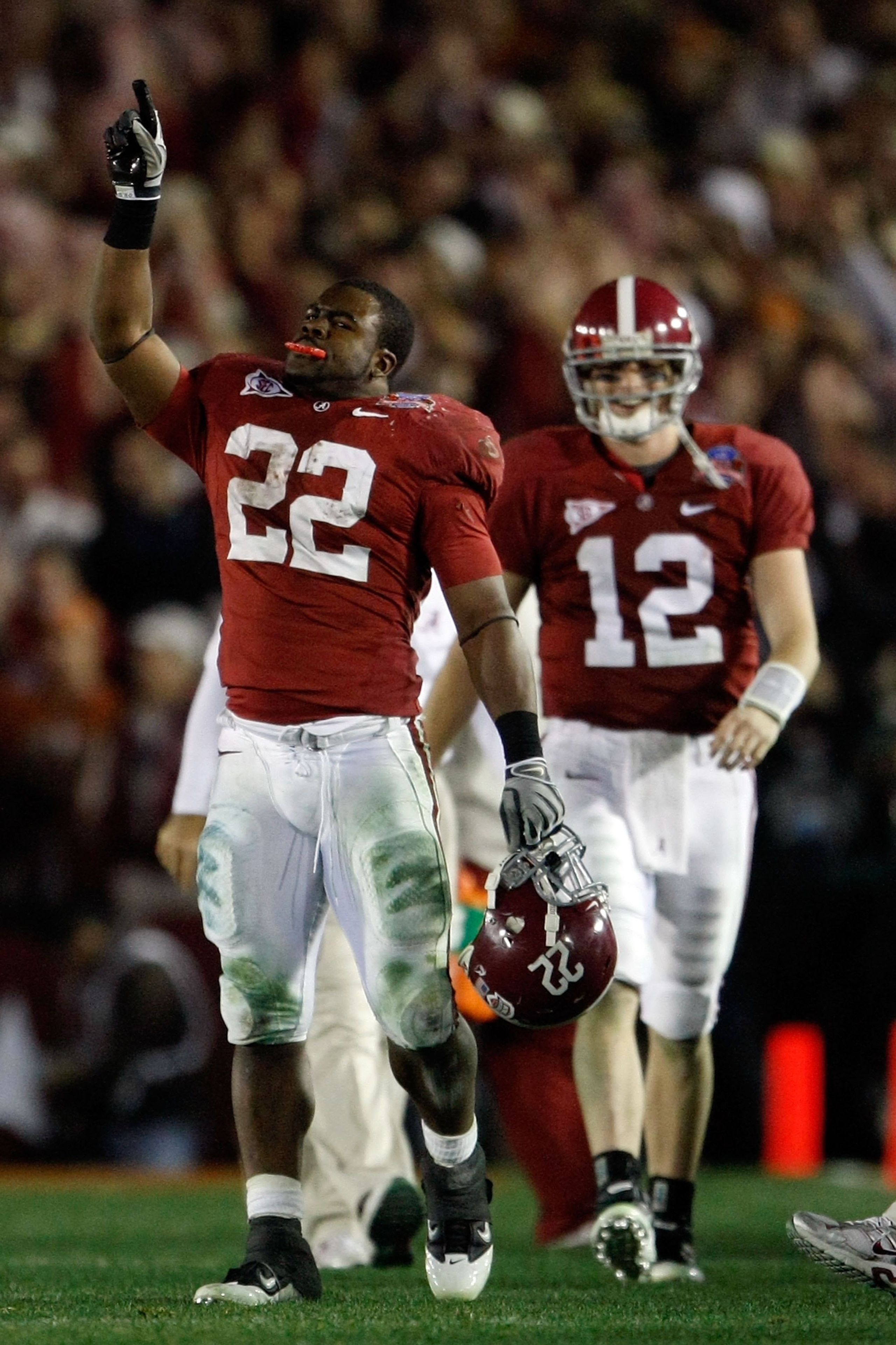 PASADENA, CA - JANUARY 07: Running back Mark Ingram #22 of the Alabama Crimson Tide celebrates after winning the Citi BCS National Championship game over the Texas Longhorns at the Rose Bowl on January 7, 2010 in Pasadena, California. The Crimson Tide de PASADENA, CA - JANUARY 07: Running back Mark Ingram #22 of the Alabama Crimson Tide celebrates after winning the Citi BCS National Championship game over the Texas Longhorns at the Rose Bowl on January 7, 2010 in Pasadena, California. The Crimson Tide de