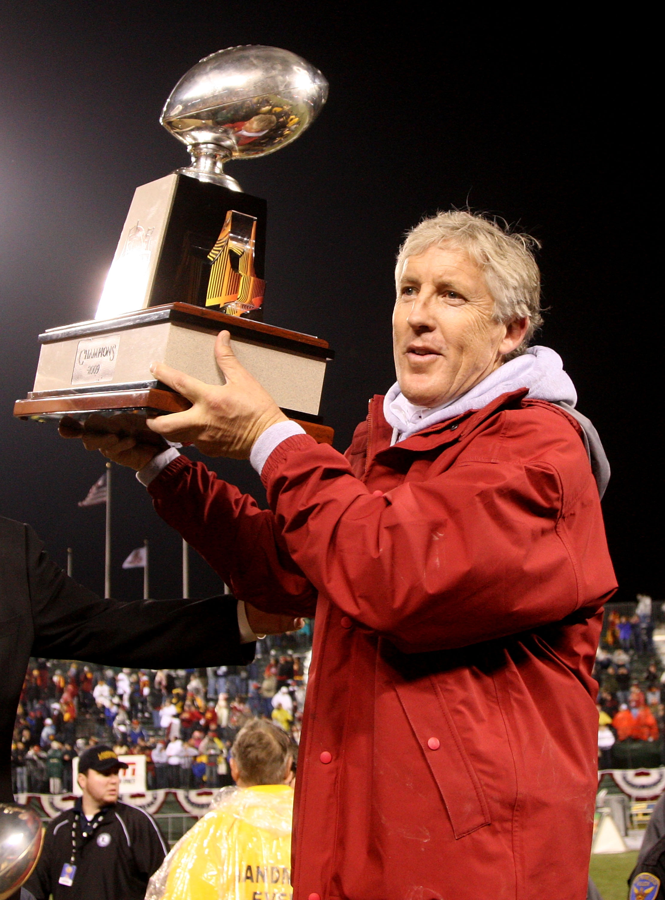SAN FRANCISCO - DECEMBER 26: Head coach Pete Carroll of the USC Trojans celebrates after defeating the Boston College Eagles during the 2009 Emerald Bowl at AT&T Park on December 26, 2009 in San Francisco, California. (Photo by Jed Jacobsohn/Getty Images)