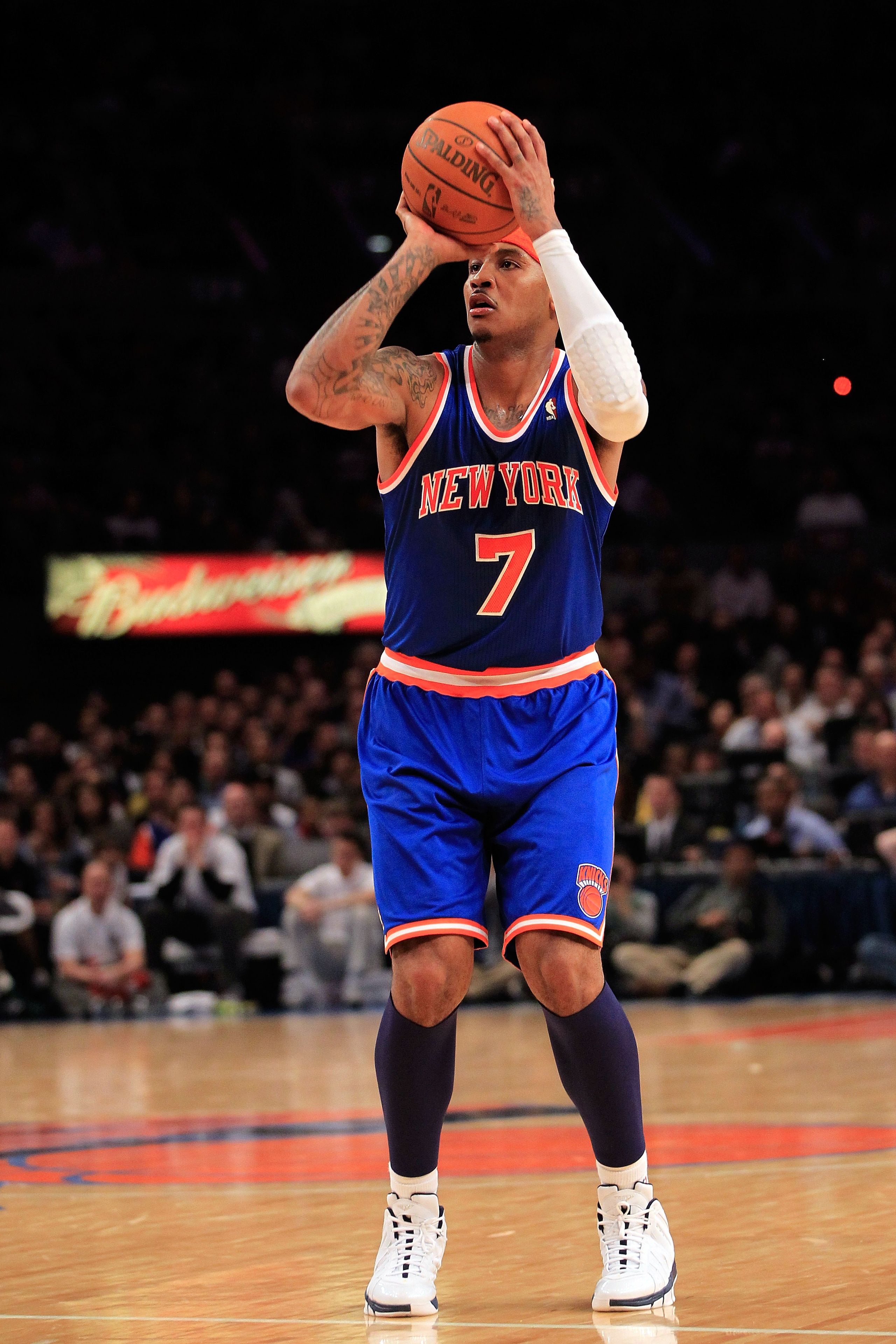 NEW YORK, NY - FEBRUARY 23:  Carmelo Anthony #7 of the New York Knicks shoots against the Milwaukee Bucks at Madison Square Garden on February 23, 2011 in New York City. NOTE TO USER: User expressly acknowledges and agrees that, by downloading and/or usin