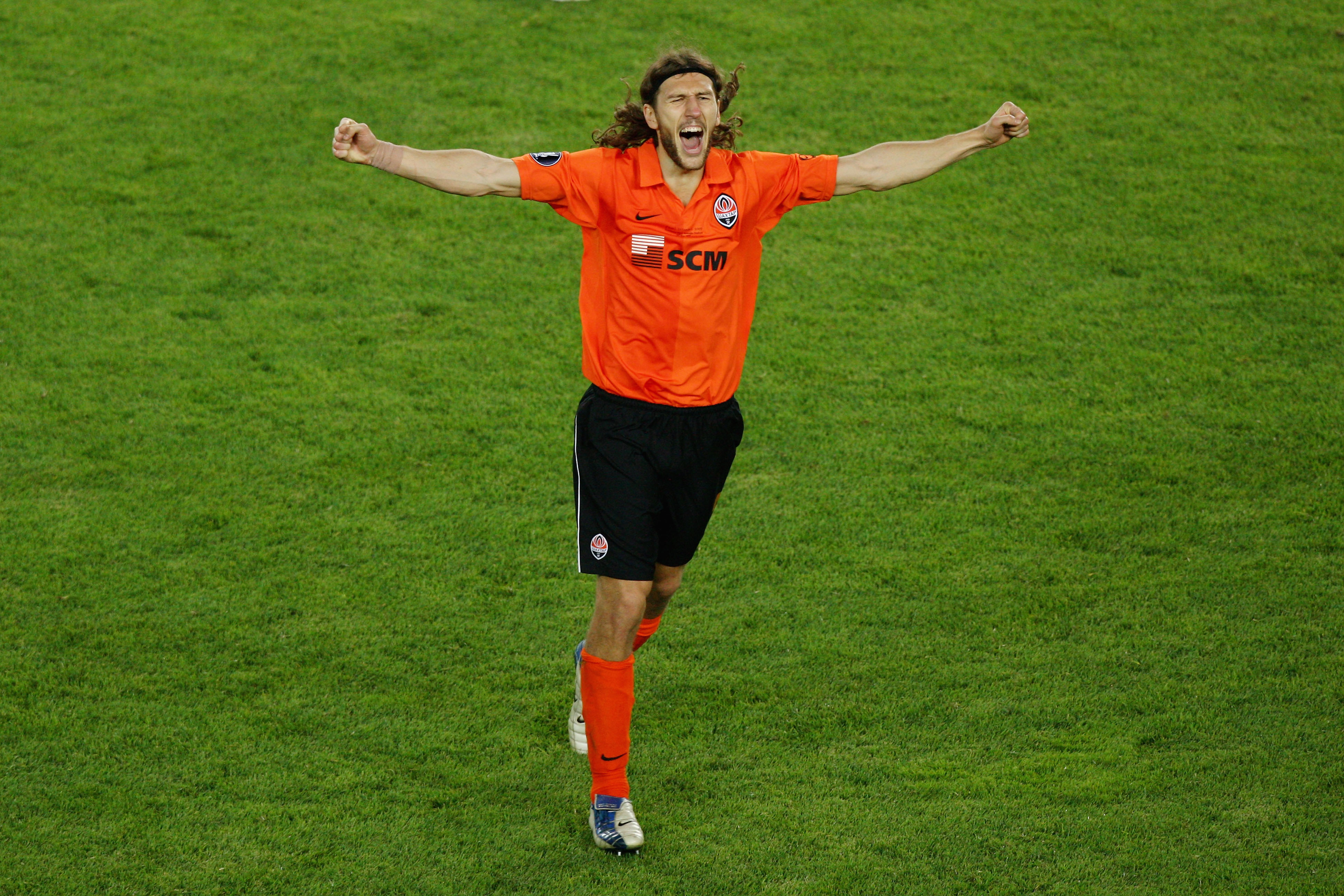 ISTANBUL, TURKEY - MAY 20:  Dmytro Chygrynskiy of Shakhtar Donetsk celebrates following his team's victory after extra time at the end of the UEFA Cup Final between Shakhtar Donetsk and Werder Bremen at the Sukru Saracoglu Stadium on May 20, 2009 in Istan