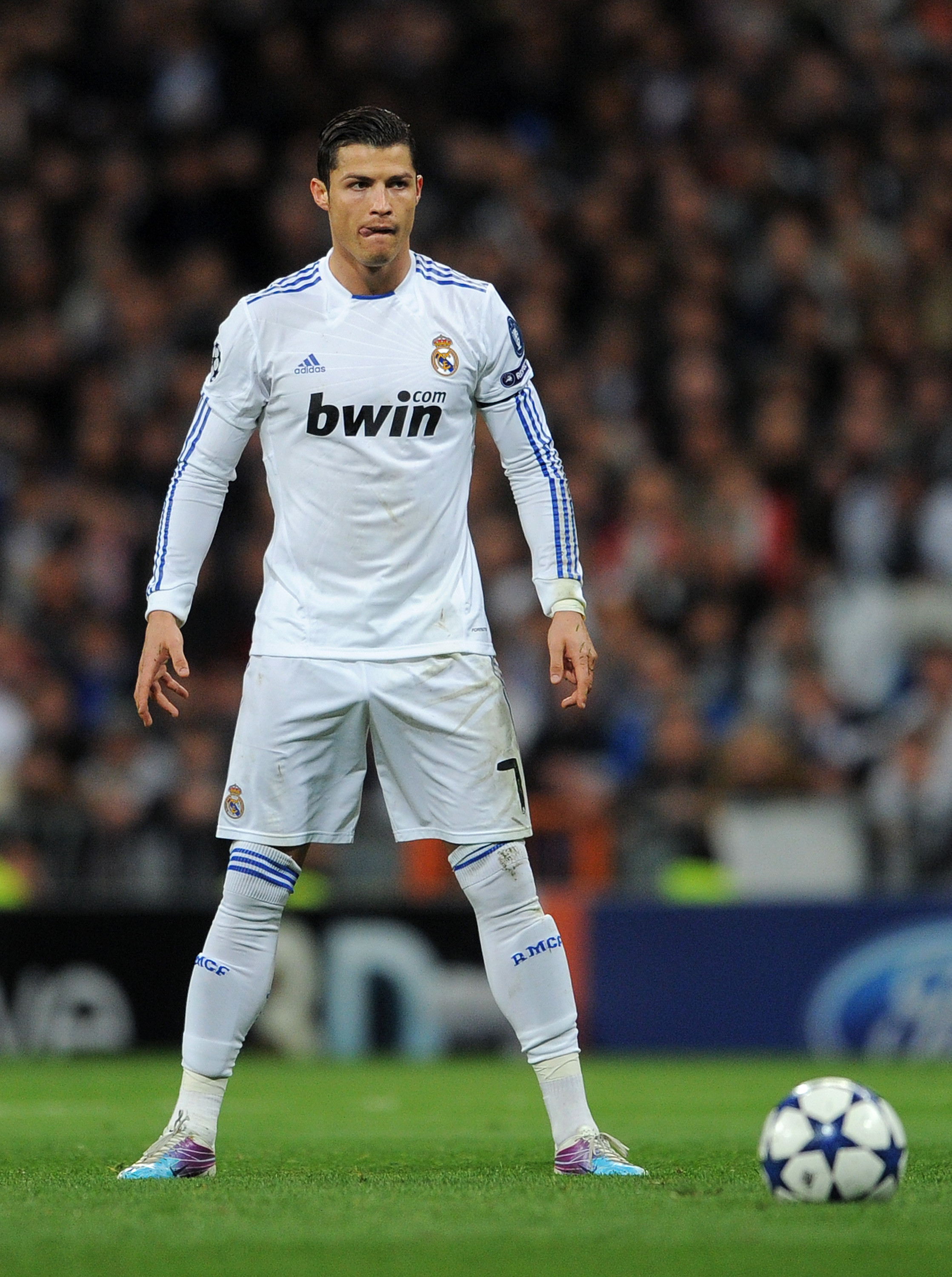 MADRID, SPAIN - MARCH 16:  Cristiano Ronaldo of Real Madrid lines up a free kick during the UEFA Champions League round of 16 second leg match between Real Madrid and Lyon at Estadio Santiago Bernabeu on March 16, 2011 in Madrid, Spain.  (Photo by Jasper