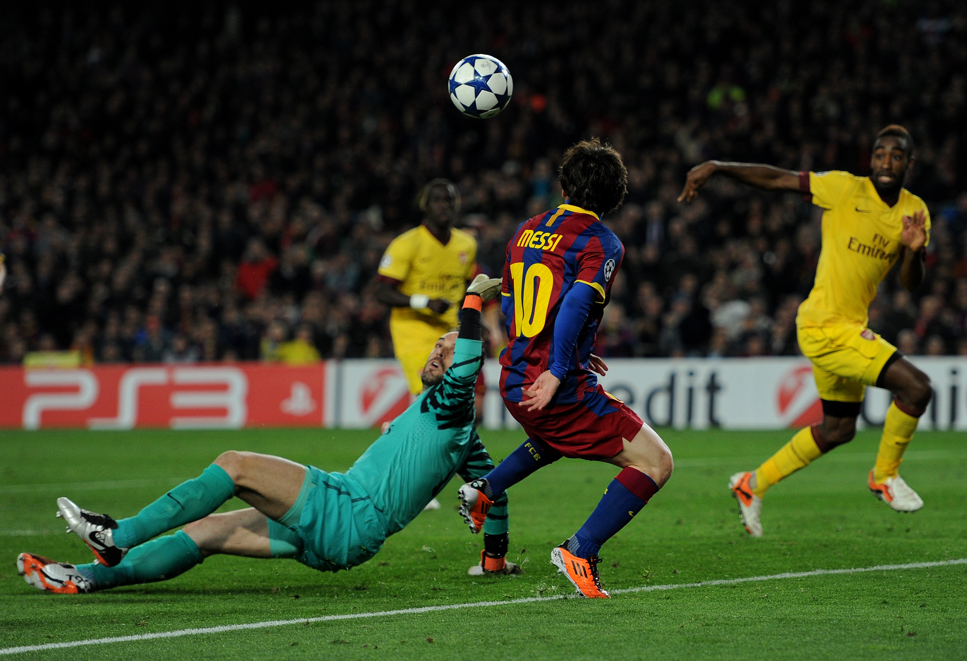 BARCELONA, SPAIN - MARCH 08:  Goalkeeper Manuel Almunia (L) of Arsenal fails to stop Lionel Messi of Barcelona from scoring the opening goal during the UEFA Champions League round of 16 second leg match between Barcelona and Arsenal on March 8, 2011 in Ba