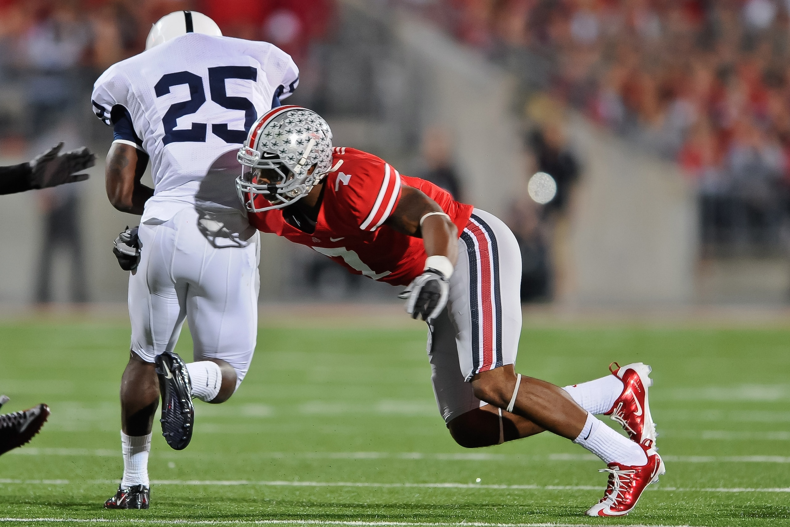 COLUMBUS, OH - NOVEMBER 13:  Jermale Hines #7 of the Ohio State Buckeyes tackles Silas Redd #25 of the Penn State Nittany Lions at Ohio Stadium on November 13, 2010 in Columbus, Ohio.  (Photo by Jamie Sabau/Getty Images)