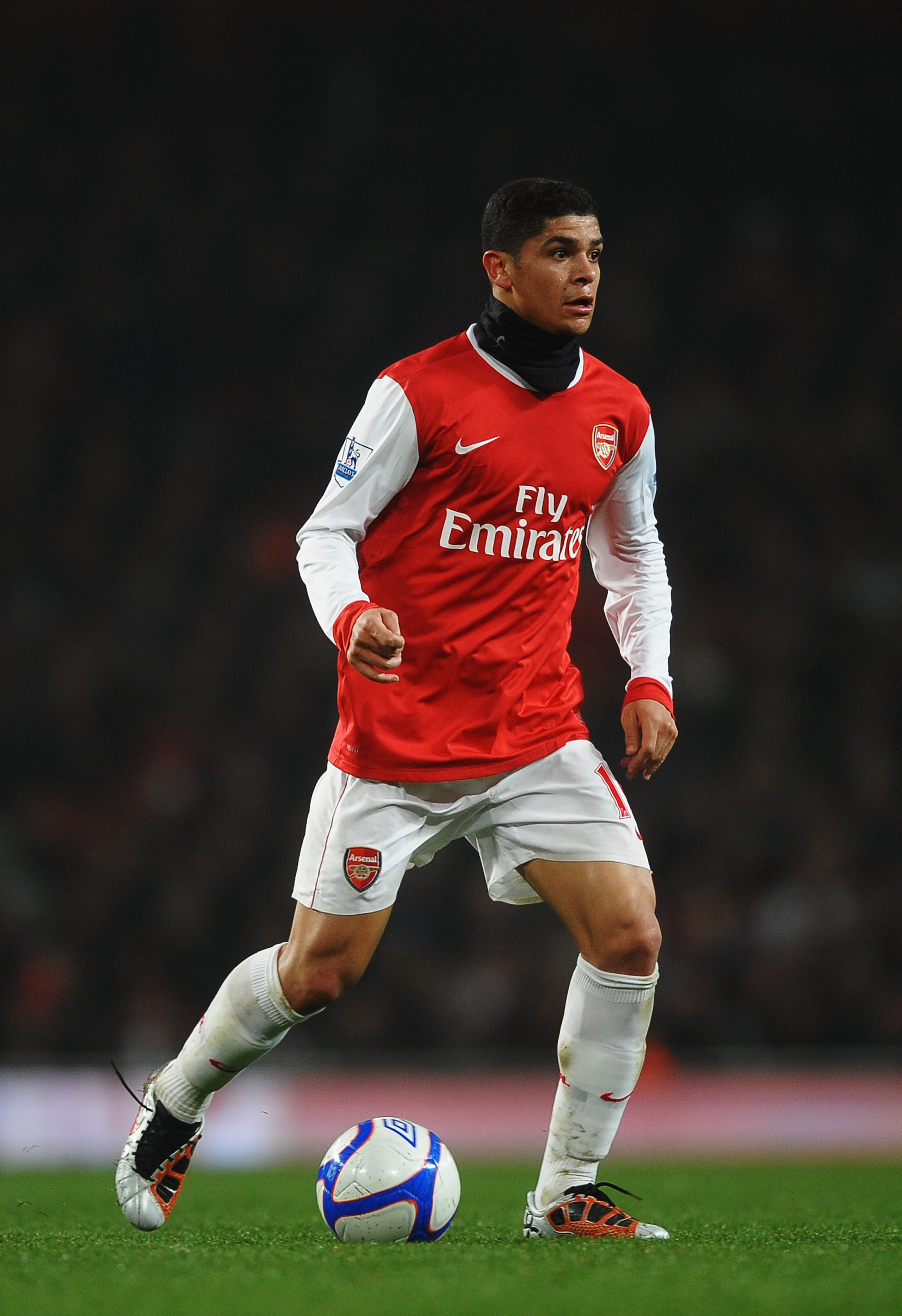 LONDON, UNITED KINGDOM - MARCH 02: Denilson of Arsenal runs with the ball during the FA Cup sponsored by E.ON 5th Round Replay match between between Arsenal and Leyton Orient at the Emirates Stadium on March 2, 2011 in London, England. (Photo by Laurenc LONDON, UNITED KINGDOM - MARCH 02: Denilson of Arsenal runs with the ball during the FA Cup sponsored by E.ON 5th Round Replay match between between Arsenal and Leyton Orient at the Emirates Stadium on March 2, 2011 in London, England. (Photo by Laurenc
