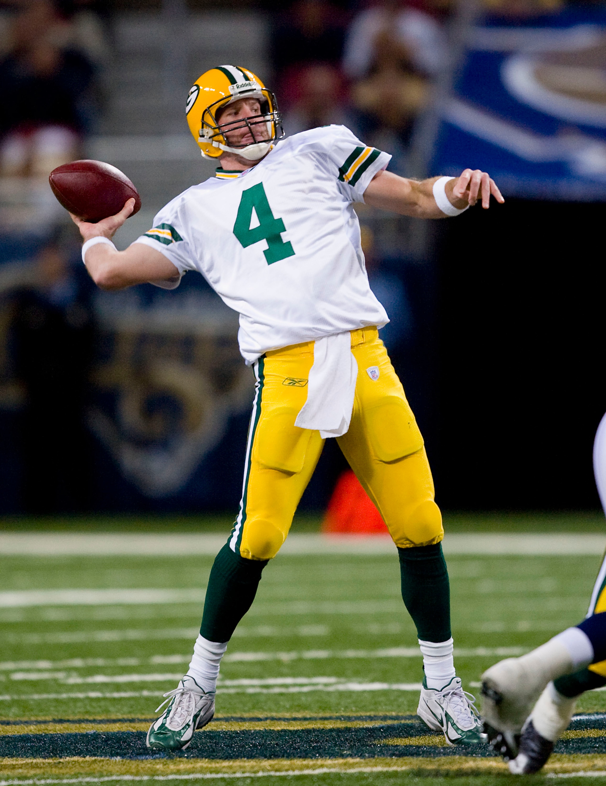 ST. LOUIS, MO - DECEMBER 16: Brett Favre #4 of the Green Bay Packers passes for a touchdown against the St. Louis Rams at the Edward Jones Dome December 16, 2007 in St. Louis, Missouri.  The Packers beat the Rams 33-14.  (Photo by Dilip Vishwanat/Getty Im