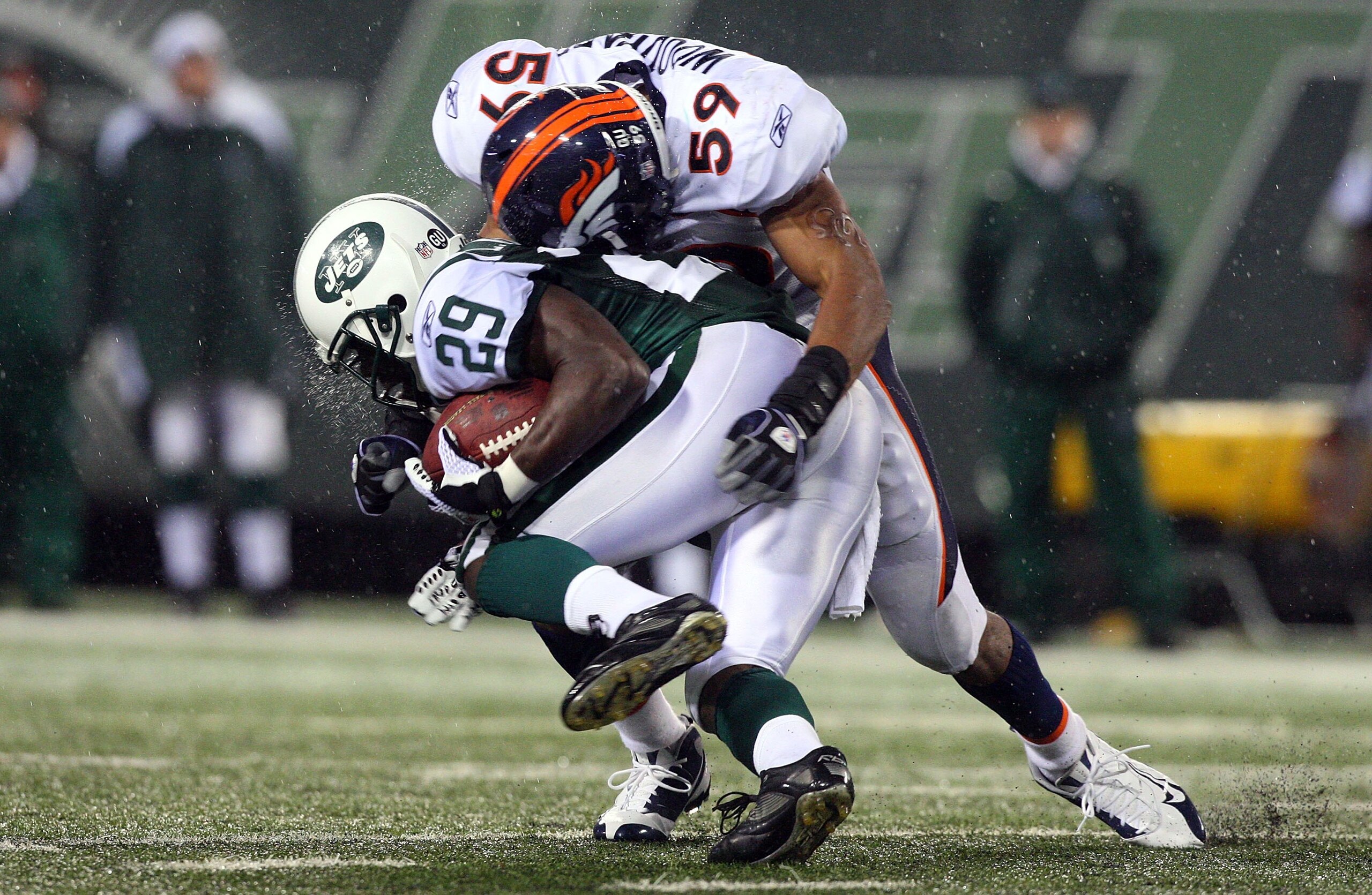 EAST RUTHERFORD, NJ - NOVEMBER 30:  Leon Washington #29 of the New York Jets is tackled Wesley Woodyard #59 of the Denver Broncos on November 30, 2008 at Giants Stadium in East Rutherford, New Jersey. The Broncos defeated the Jets 34-17.  (Photo by Jim Mc