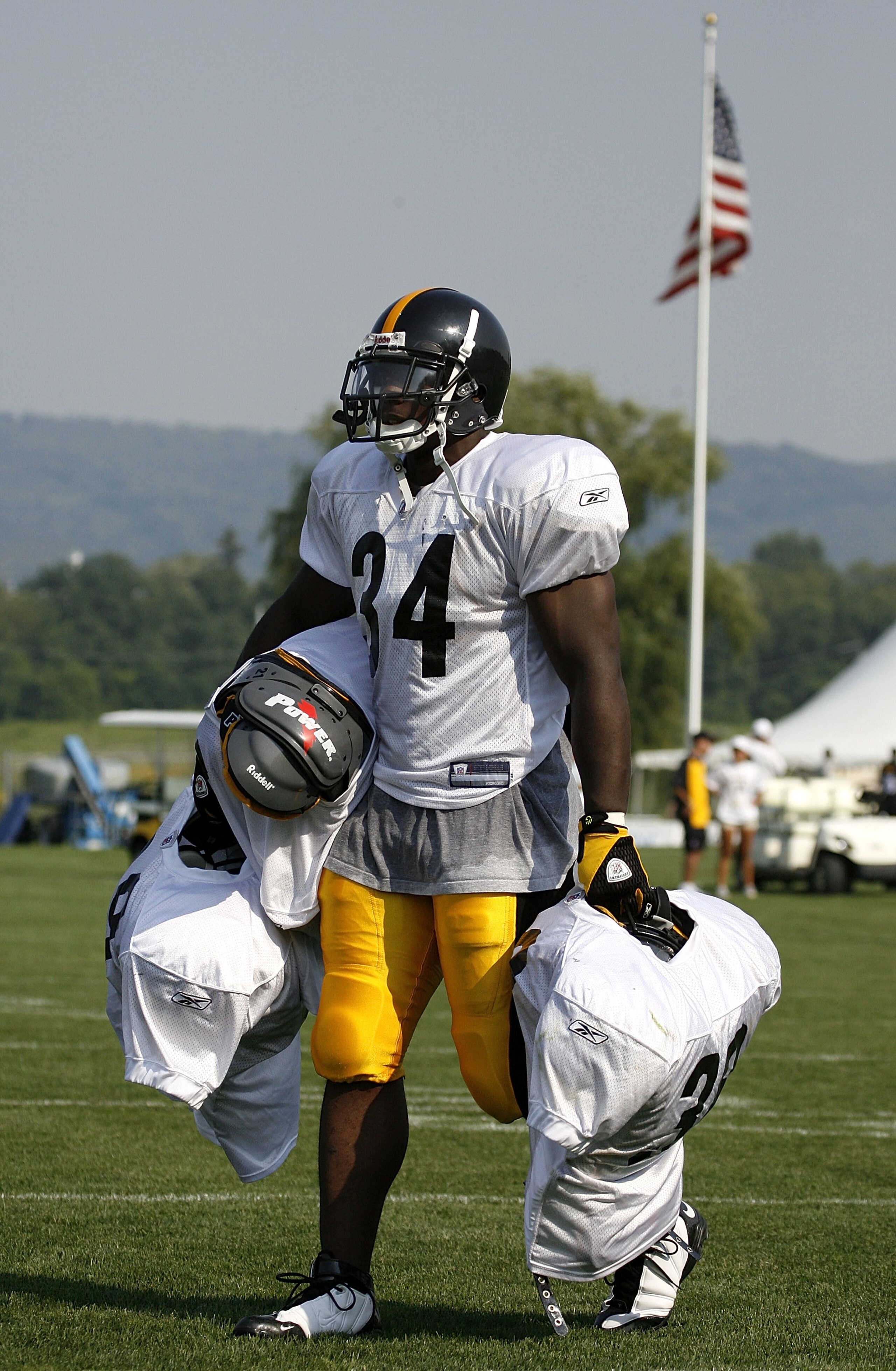 LATROBE, PA - JULY 28: Rashard Mendenhall #34 of the Pittsburgh Steelers carries his teammates pads after practice during training camp at St. Vincent College on July 28, 2008 in Latrobe, Pennsylvania. (Photo by Gregory Shamus/Getty Images) LATROBE, PA - JULY 28: Rashard Mendenhall #34 of the Pittsburgh Steelers carries his teammates pads after practice during training camp at St. Vincent College on July 28, 2008 in Latrobe, Pennsylvania. (Photo by Gregory Shamus/Getty Images)