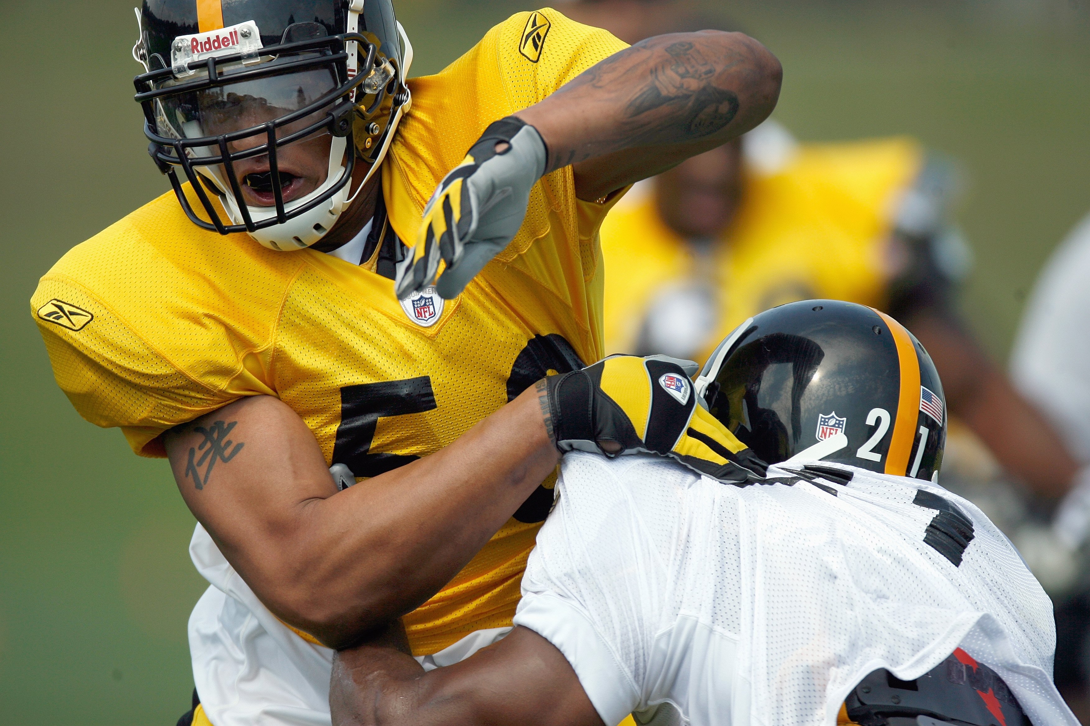LATROBE, PENNSYLVANIA - JULY 28: Bruce Davis  #53 of the Pittsburgh Steelers moves off the line during training camp at St. Vincent College on July 28, 2007 in Latrobe, Pennsylvania. (Photo by: Gregory Shamus/Getty Images)