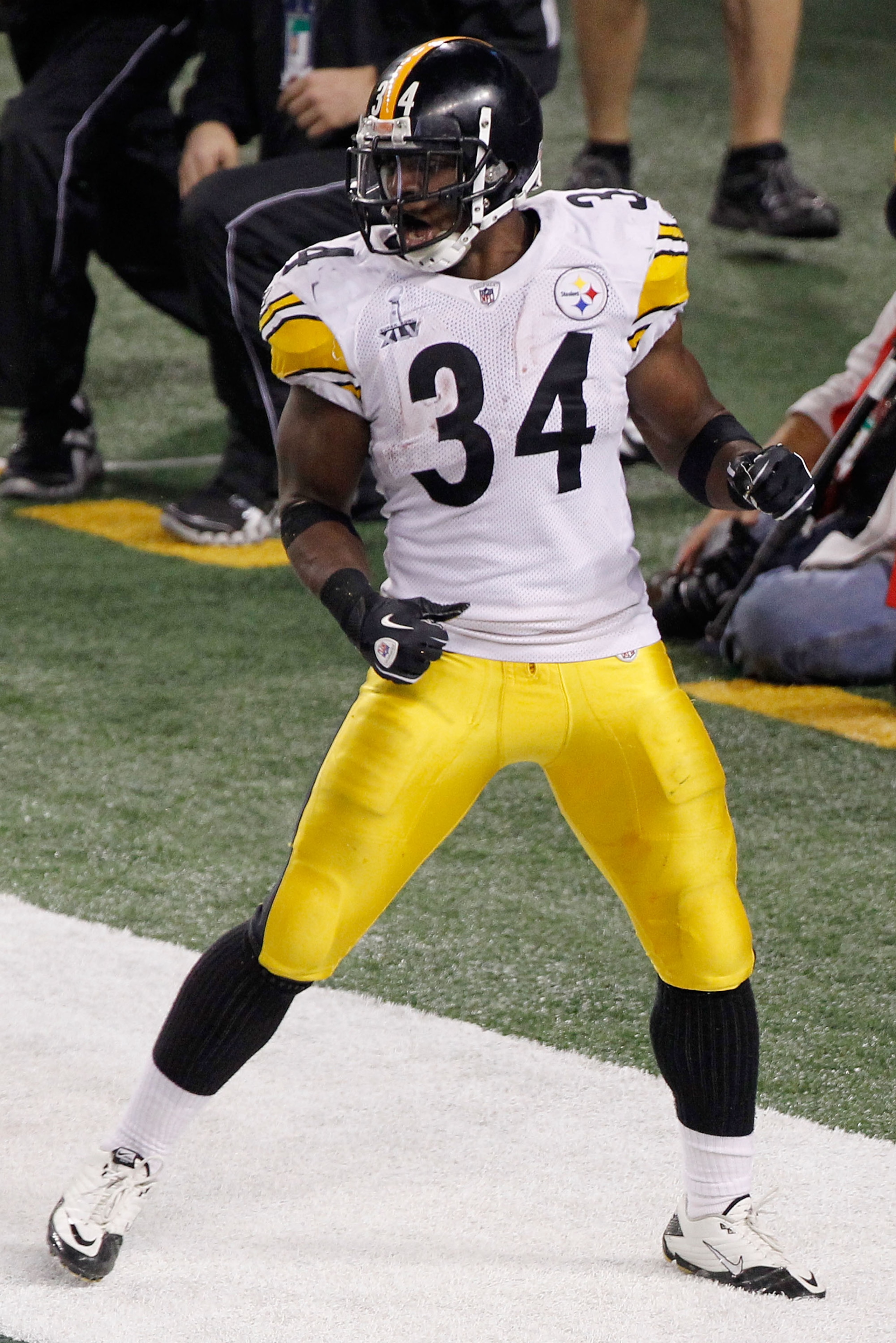 ARLINGTON, TX - FEBRUARY 06: Rashard Mendenhall #34 of the Pittsburgh Steelers celebrates after running for an eight yard touchdown against the Green Bay Packers in the third quarter of Super Bowl XLV at Cowboys Stadium on February 6, 2011 in Arlington, ARLINGTON, TX - FEBRUARY 06: Rashard Mendenhall #34 of the Pittsburgh Steelers celebrates after running for an eight yard touchdown against the Green Bay Packers in the third quarter of Super Bowl XLV at Cowboys Stadium on February 6, 2011 in Arlington,