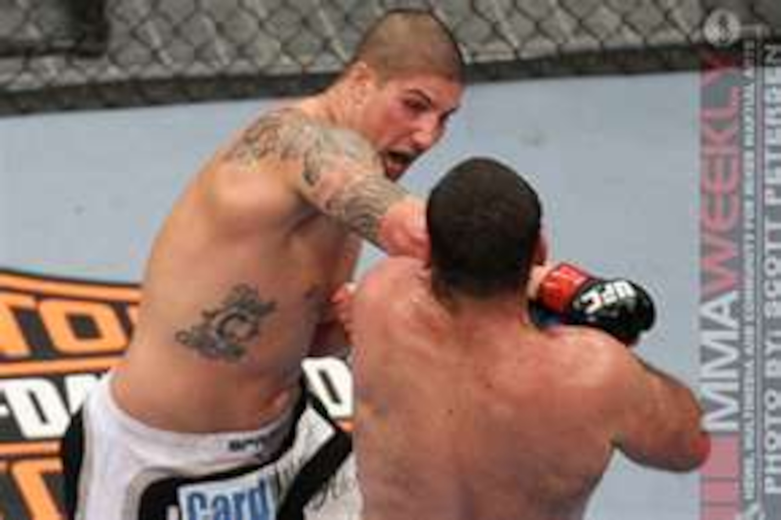 Brendan Schaub missing with a right hand