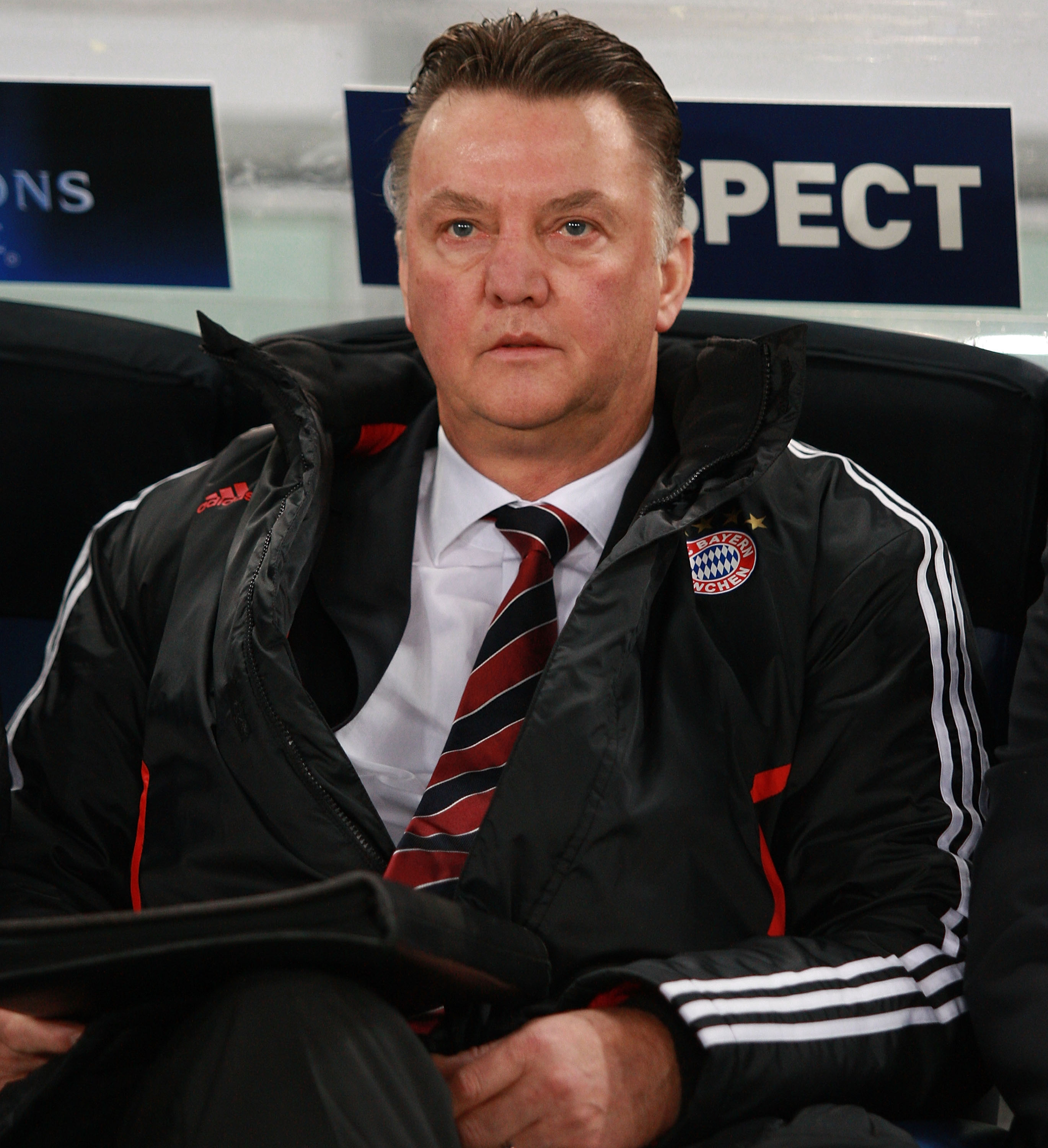 ROME - NOVEMBER 23: Louis Van Gaal the coach of FC Bayern Muenchen looks on during the UEFA Champions League Group E match between AS Roma and FC Bayern Muenchen at Stadio Olimpico on November 23, 2010 in Rome, Italy.  (Photo by Paolo Bruno/Getty Images)