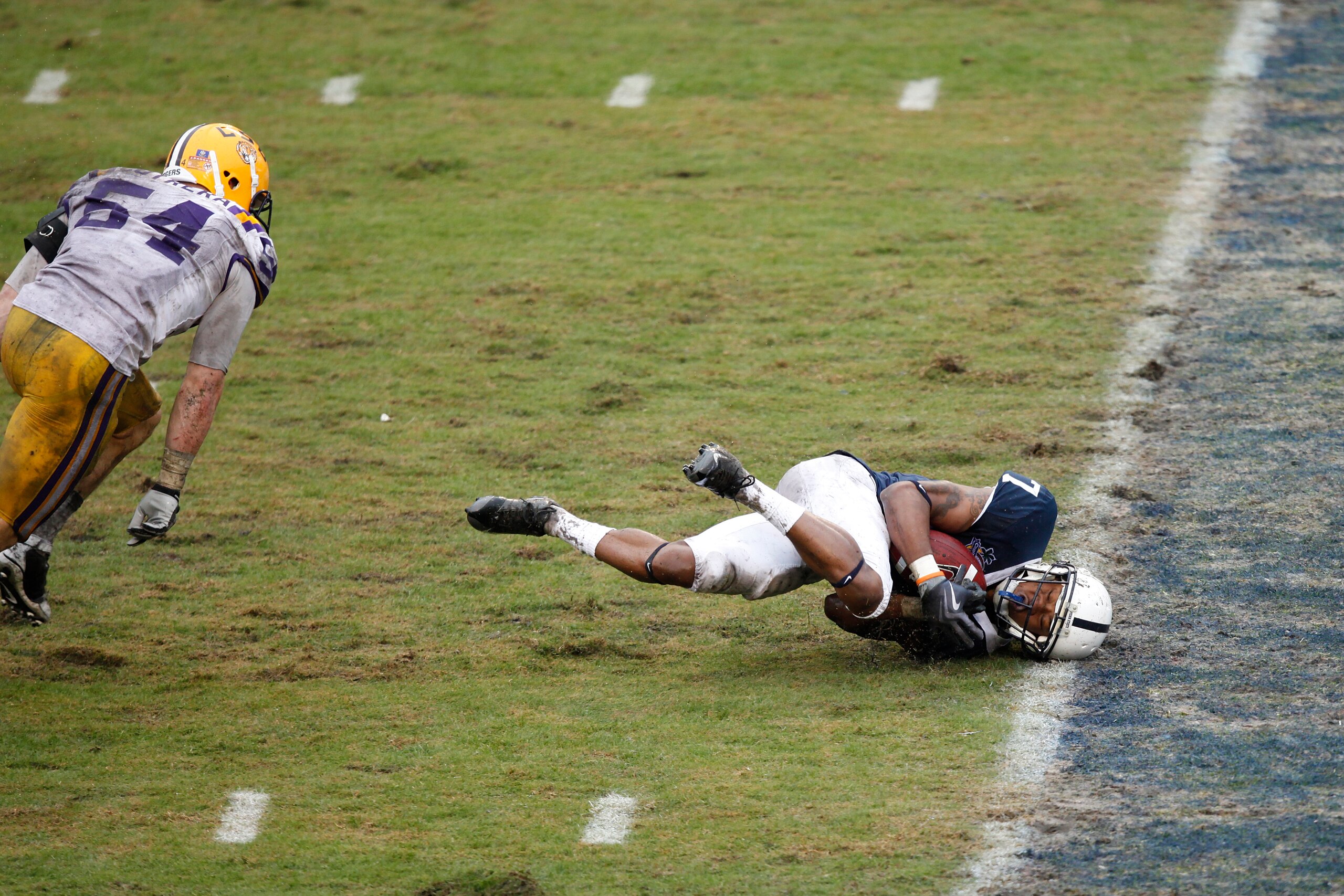 ORLANDO, FL - JANUARY 1: Curtis Drake #7 of the Penn State Nittany Lions falls short of the goal line after catching a pass against the LSU Tigers in the 2010 Capital One Bowl at the Florida Citrus Bowl Stadium on January 1, 2010 in Orlando, Florida. Penn