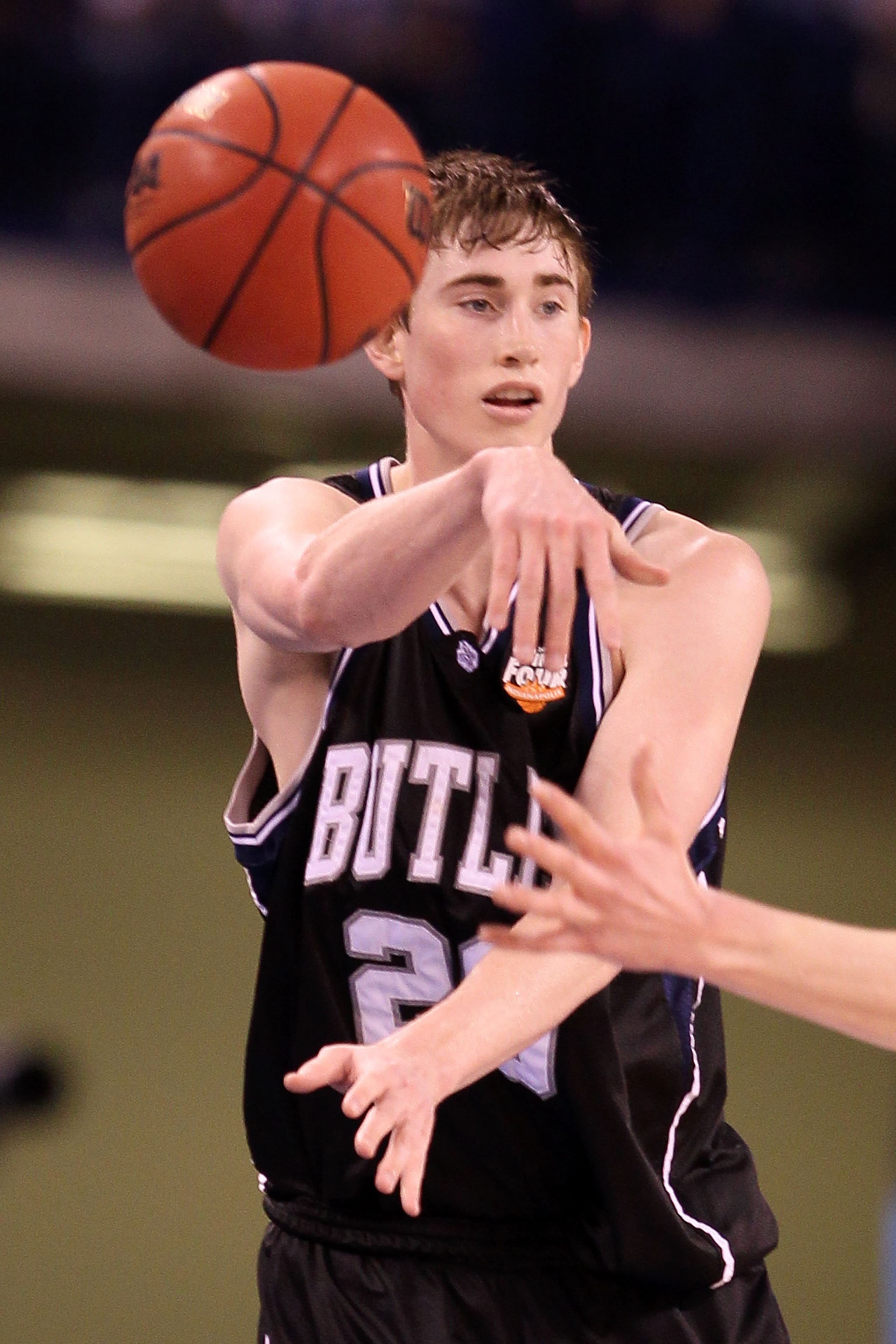 INDIANAPOLIS - APRIL 05:  Gordon Hayward #20 of the Butler Bulldogs passes the ball in the first half while taking on the Duke Blue Devils during the 2010 NCAA Division I Men's Basketball National Championship game at Lucas Oil Stadium on April 5, 2010 in