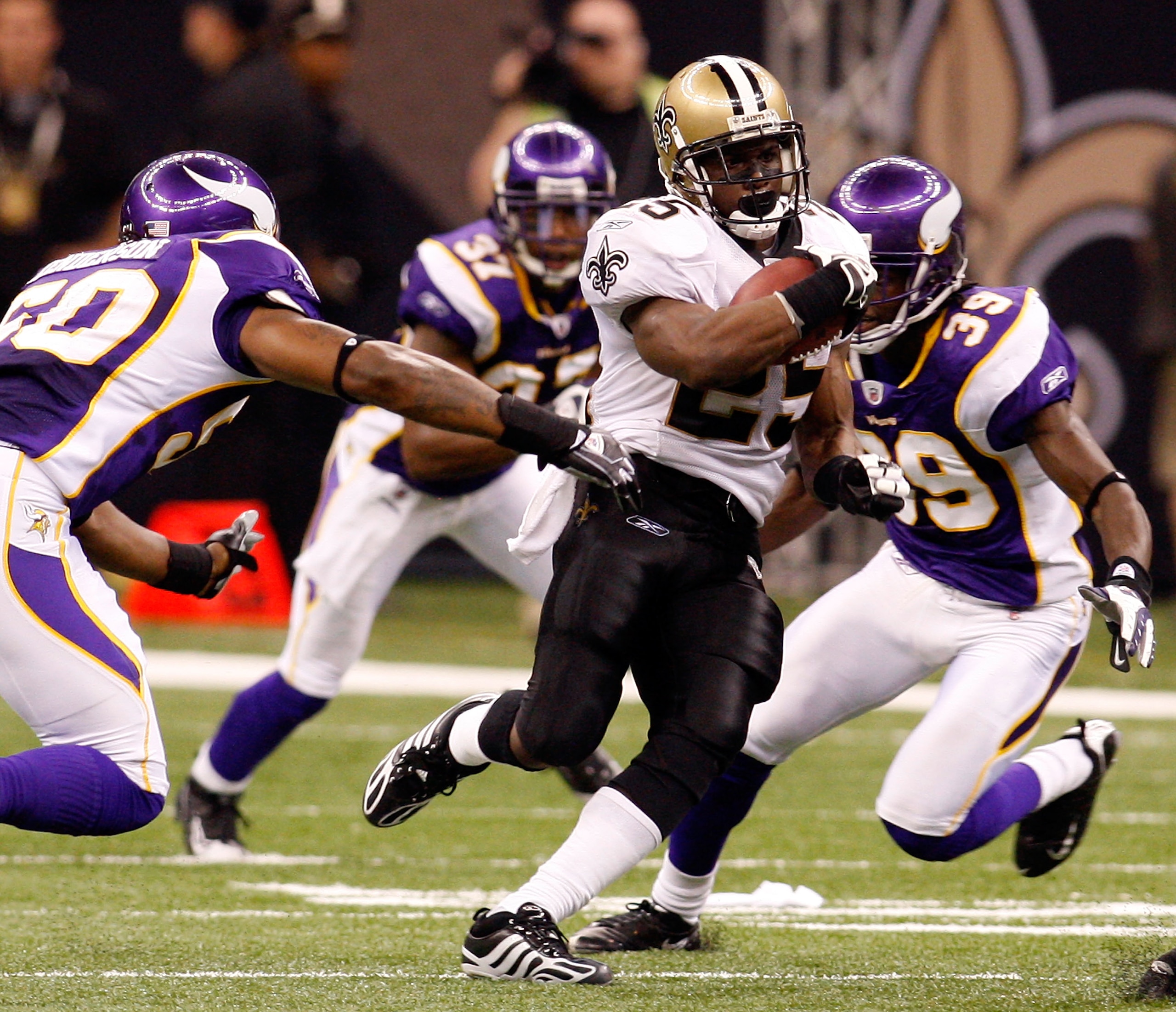NEW ORLEANS - OCTOBER 06:  Reggie Bush #25 of the New Orleans Saints gets past Erin Henderson #50 of the Minnesota Vikings on October 6, 2008 at the Superdome in New Orleans, Louisiana.  Bush tied an NFL record by returning two punts for touchdowns in a g