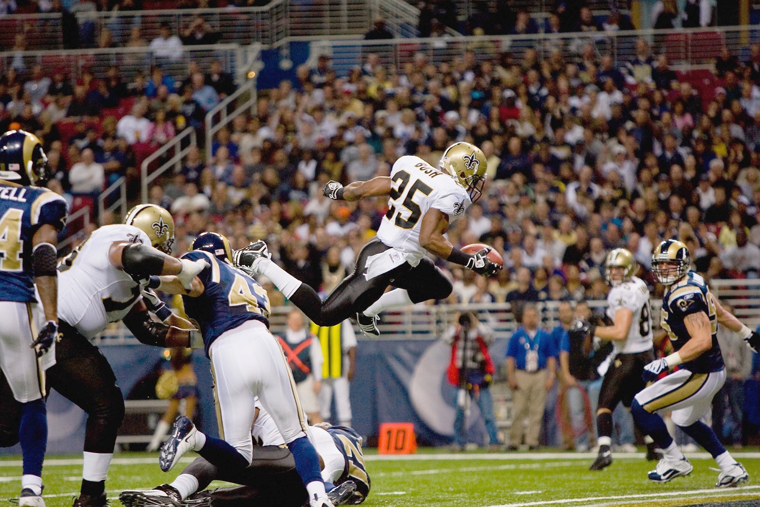 ST. LOUIS - NOVEMBER 15:  Reggie Bush #25 of the New Orleans Saints leaps for the endzone during the game against the St. Louis Rams at the Edward Jones Dome on November 15, 2009 in St. Louis, Missouri.  (Photo by Dilip Vishwanat/Getty Images)