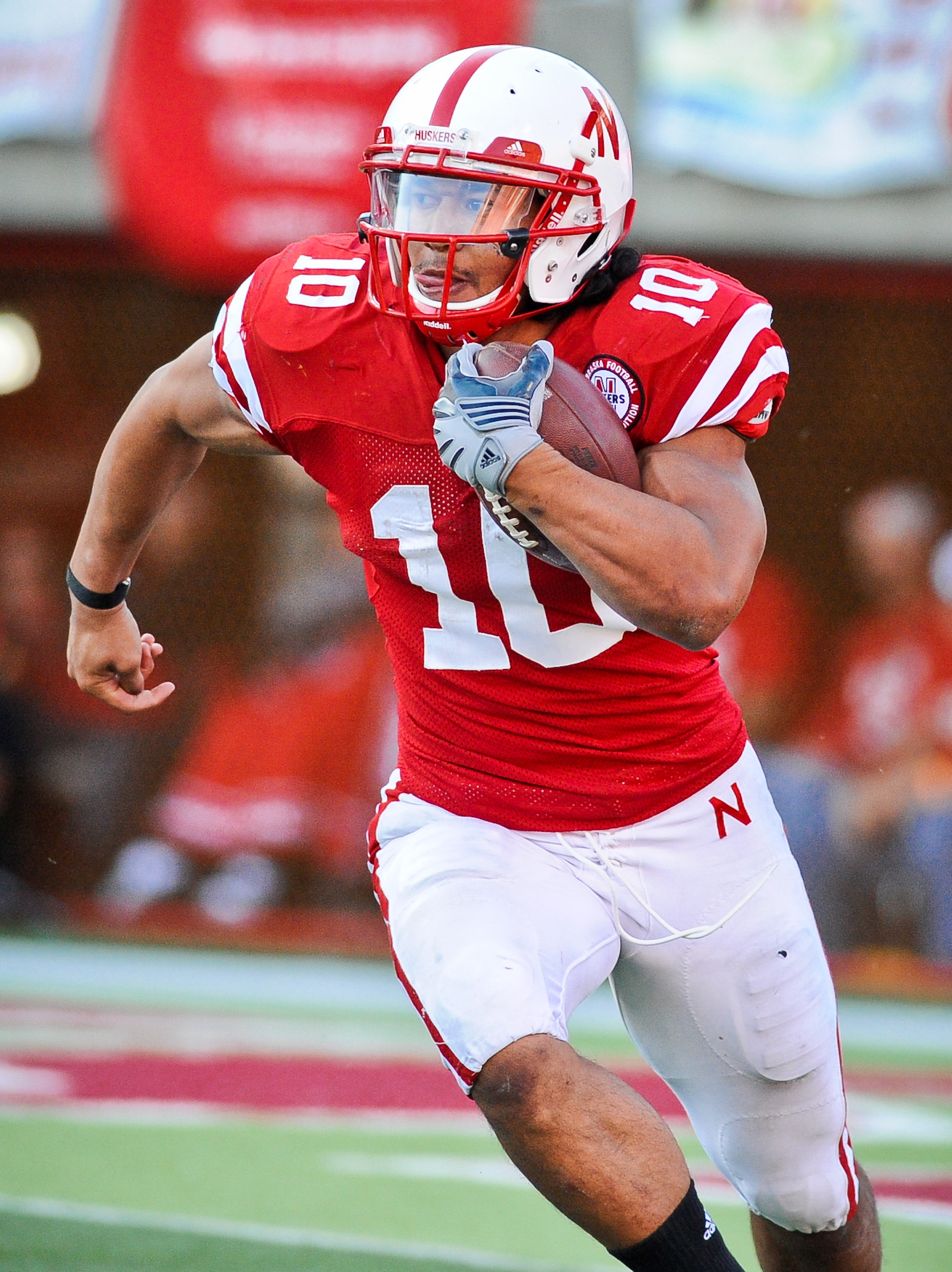 LINCOLN, NE - OCTOBER 16: Running back Roy Helu Jr. #10 of the Nebraska Cornhuskers runs during their game against the Texas Longhorns game at Memorial Stadium on October 16, 2010 in Lincoln, Nebraska. Texas Defeated Nebraska 20-13. (Photo by Eric Francis