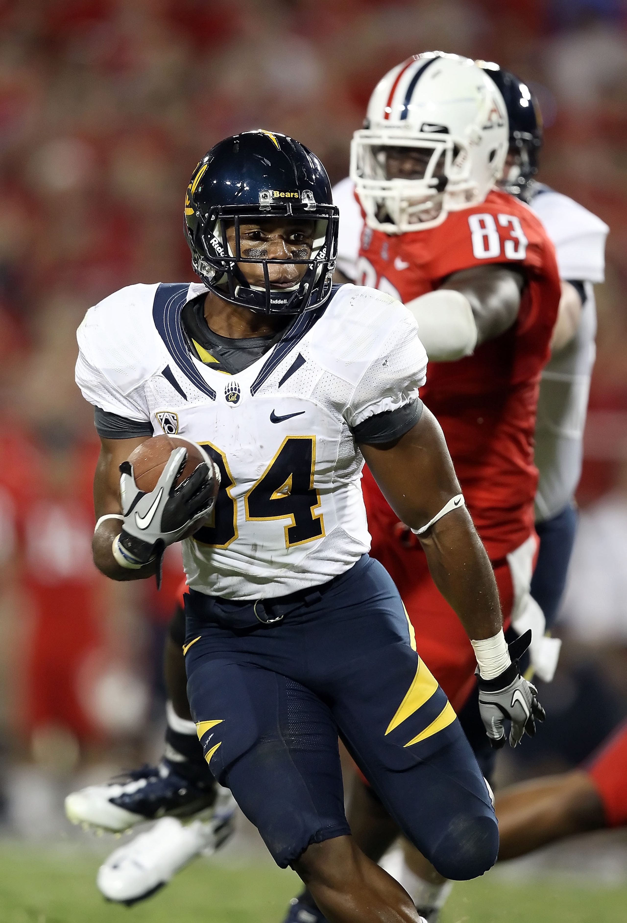 TUCSON, AZ - SEPTEMBER 25:  Runningback Shane Vereen #34 of the California Golden Bears rushes the football against the Arizona Wildcats during the college football game at Arizona Stadium on September 25, 2010 in Tucson, Arizona. The Wildcats defeated th