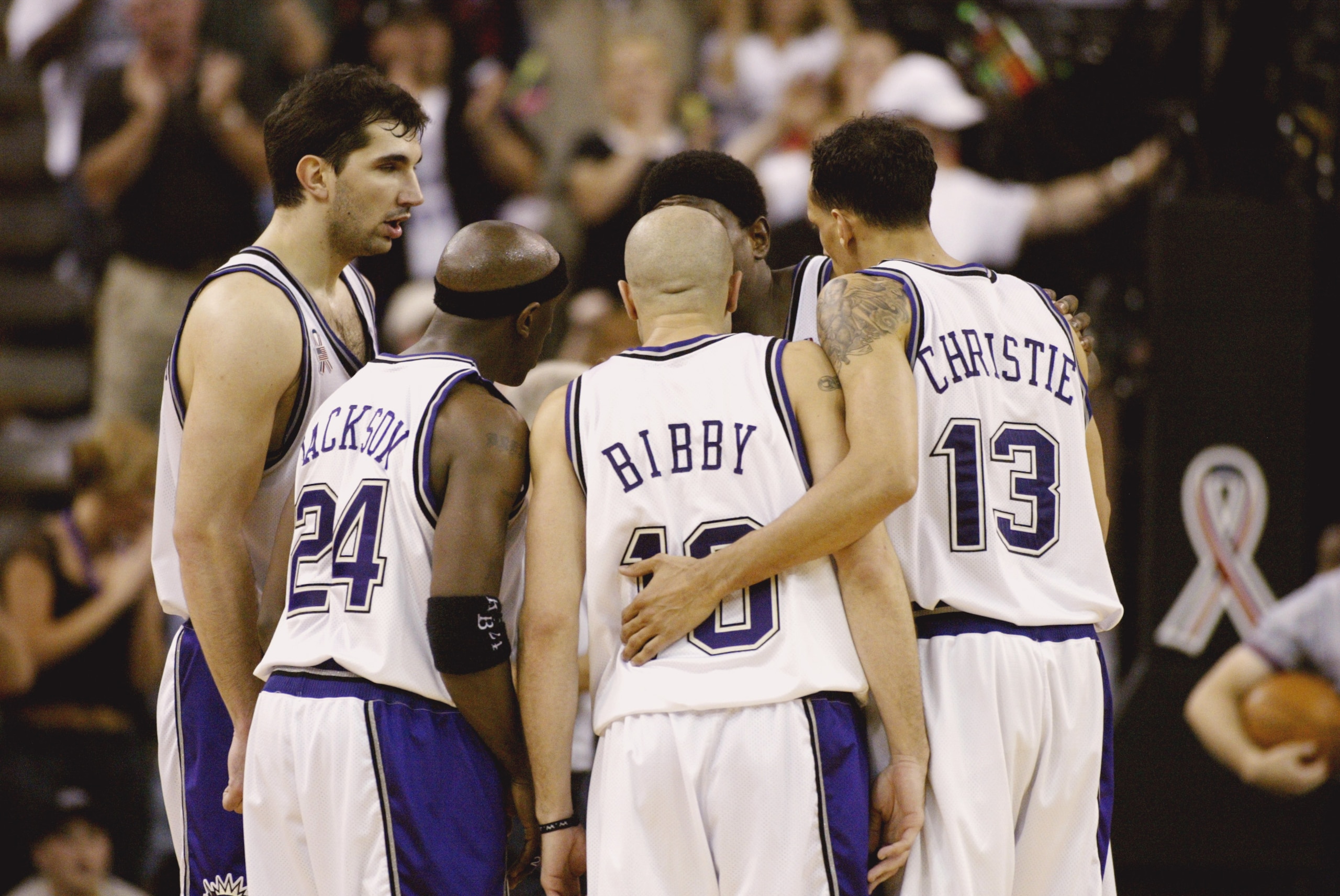 SACRAMENTO, CA - MAY 04: Point guard Mike Bibby #10 of the Sacramento Kings huddles with his teammates in game 1 of the 2002 NBA Western Conference semifinals against the Dallas Mavericks at ARCO arena in Sacramento, California on May 04, 2002. The King SACRAMENTO, CA - MAY 04: Point guard Mike Bibby #10 of the Sacramento Kings huddles with his teammates in game 1 of the 2002 NBA Western Conference semifinals against the Dallas Mavericks at ARCO arena in Sacramento, California on May 04, 2002. The King