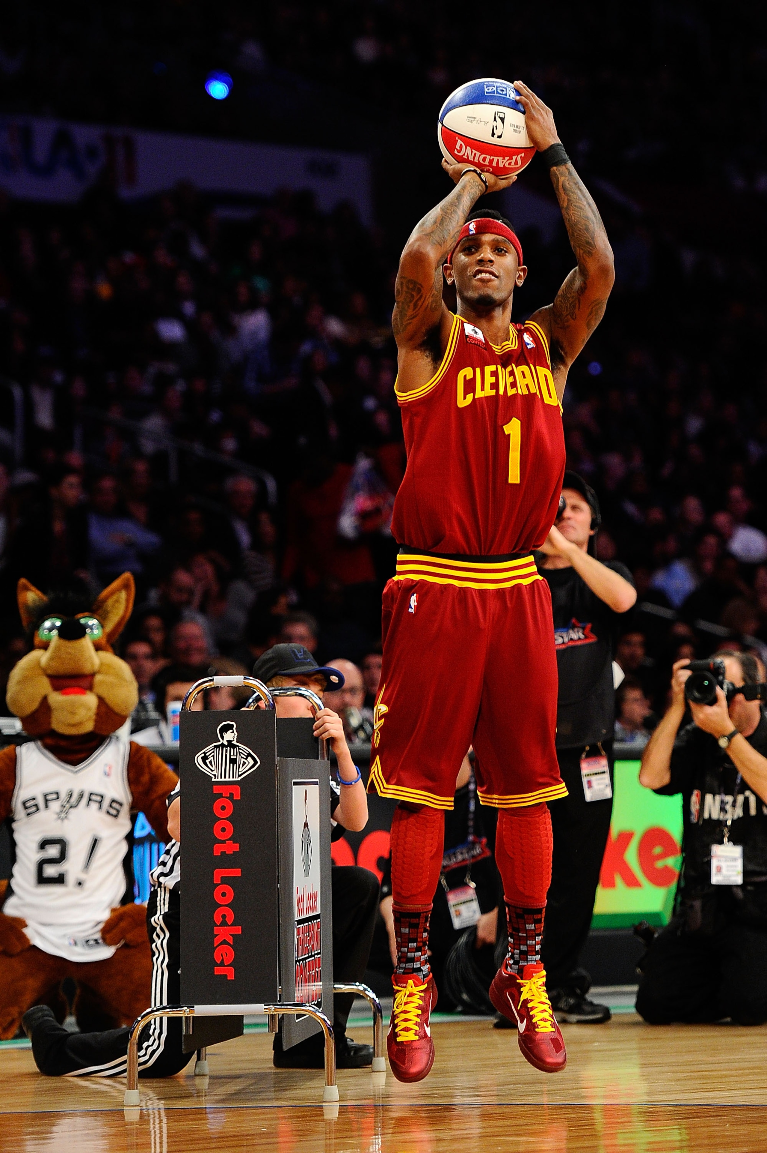 LOS ANGELES, CA - FEBRUARY 19:  Daniel Gibson #1 of the Cleveland Cavaliers competes in the Foot Locker Three-Point Contest apart of NBA All-Star Saturday Night at Staples Center on February 19, 2011 in Los Angeles, California.  (Photo by Kevork Djansezia