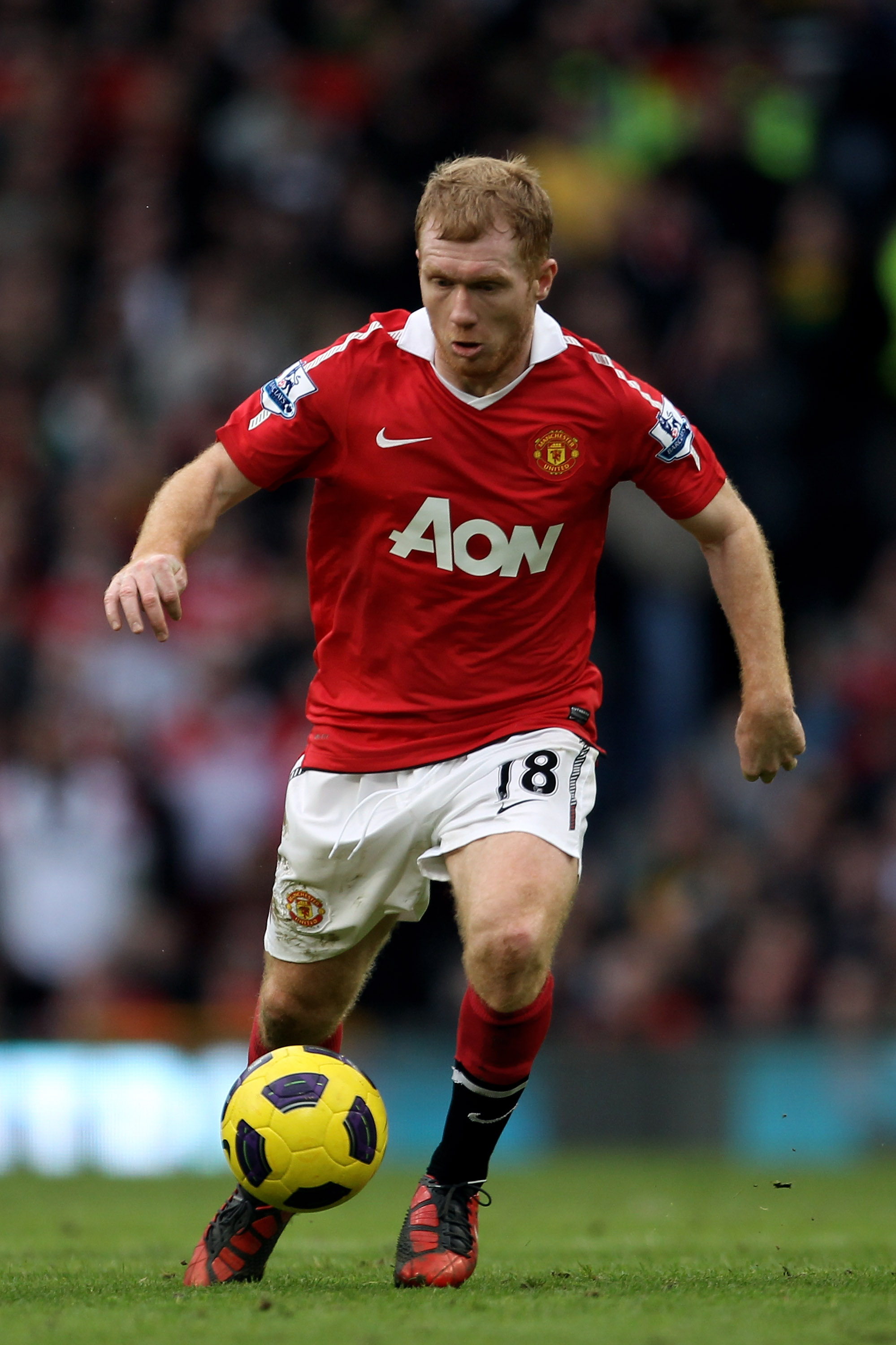 MANCHESTER, ENGLAND - FEBRUARY 12:  Paul Scholes of Manchester United in action during the Barclays Premier League match between Manchester United and Manchester City at Old Trafford on February 12, 2011 in Manchester, England.  (Photo by Alex Livesey/Get