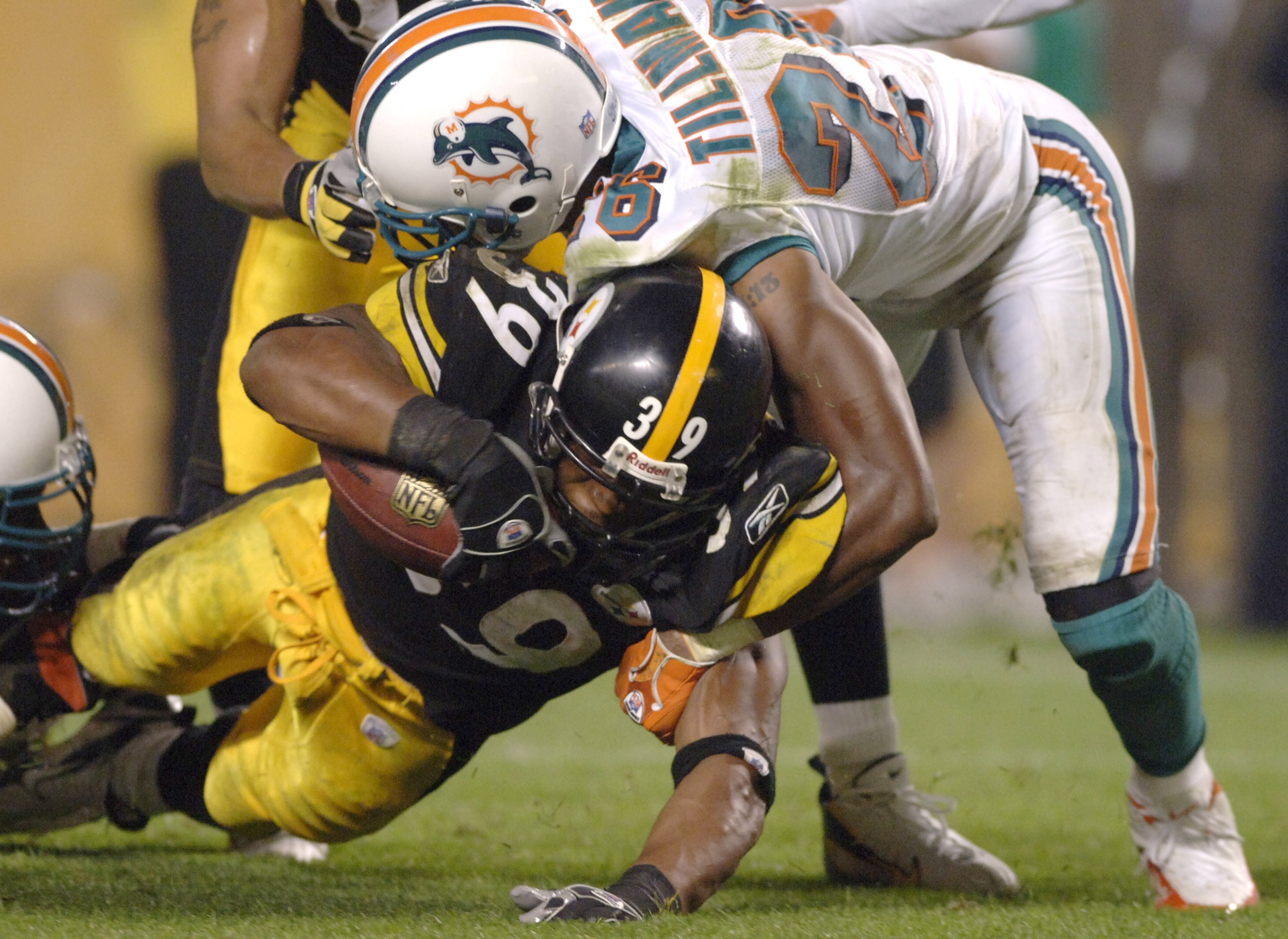 Willie Parker #39 of the Pittsburgh Steelers against Travares Tillman #26 of the Miami Dolphins during a game between the Pittsburgh Steelers and Miami Dolphins at Heinz Field in Pittsburgh, Pennsylvania on September 7, 2006. The Steelers won 28-17.  (Pho