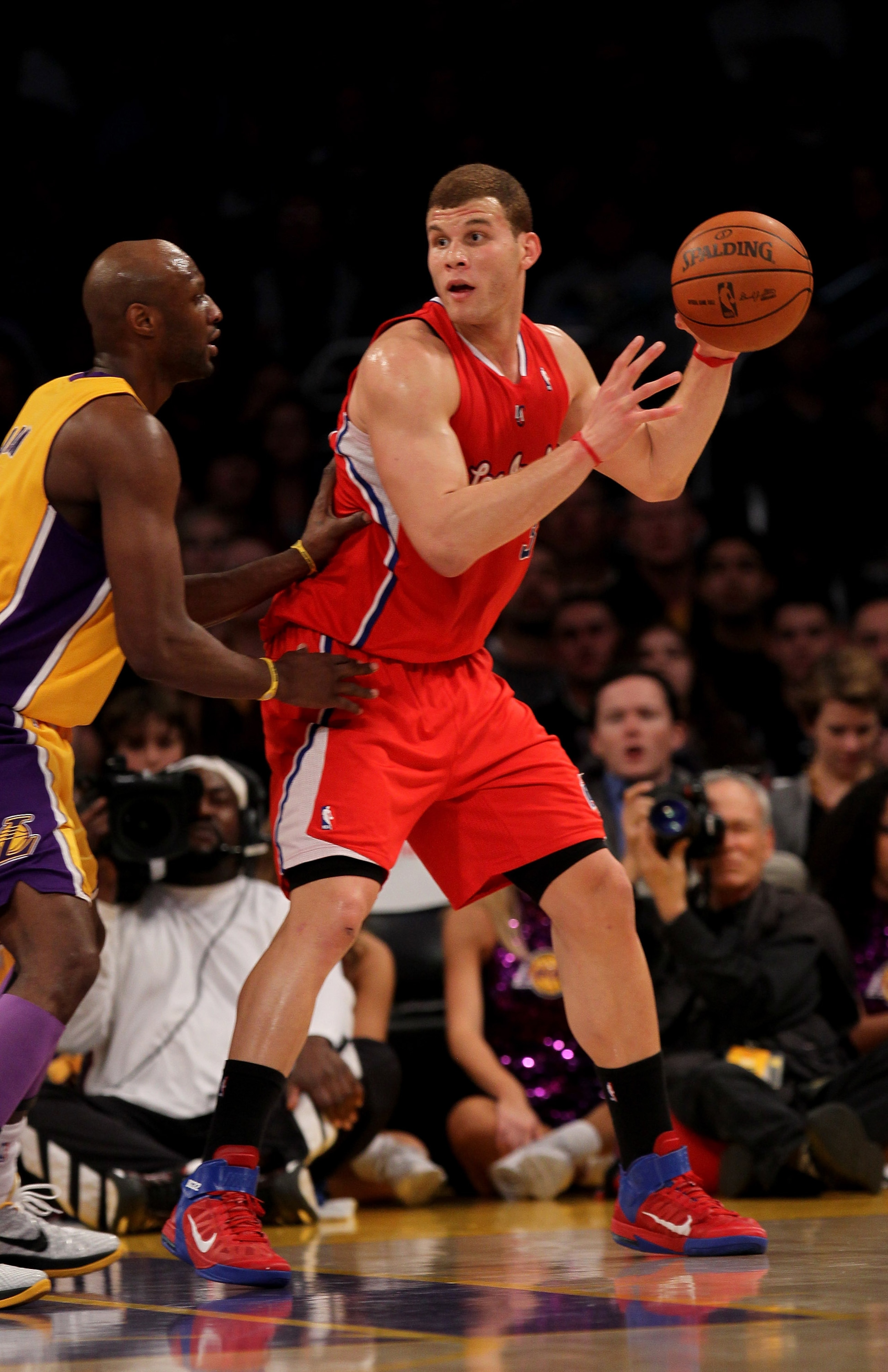 LOS ANGELES, CA - FEBRUARY 25:  Blake Griffin #32 of the Los Angeles Clippers controls the ball against Lamar Odom #7 of the Los Angeles Lakers at Staples Center on February 25, 2011 in Los Angeles, California. The Lakers won 108-95.  NOTE TO USER: User e