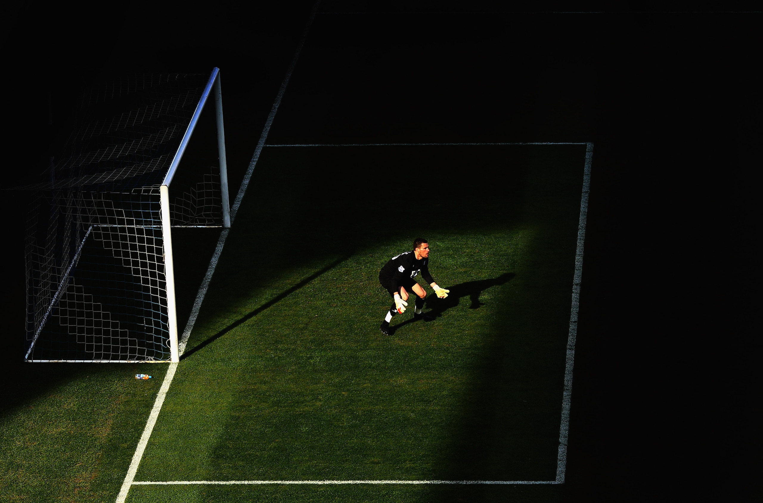 WIGAN, ENGLAND - MARCH 19:  Birmingham goal keeper Ben Foster in action during the Barclays Premier League match between Wigan Athletic and Birmingham City at the DW Stadium on March 19, 2011 in Wigan, England.  (Photo by Richard Heathcote/Getty Images)