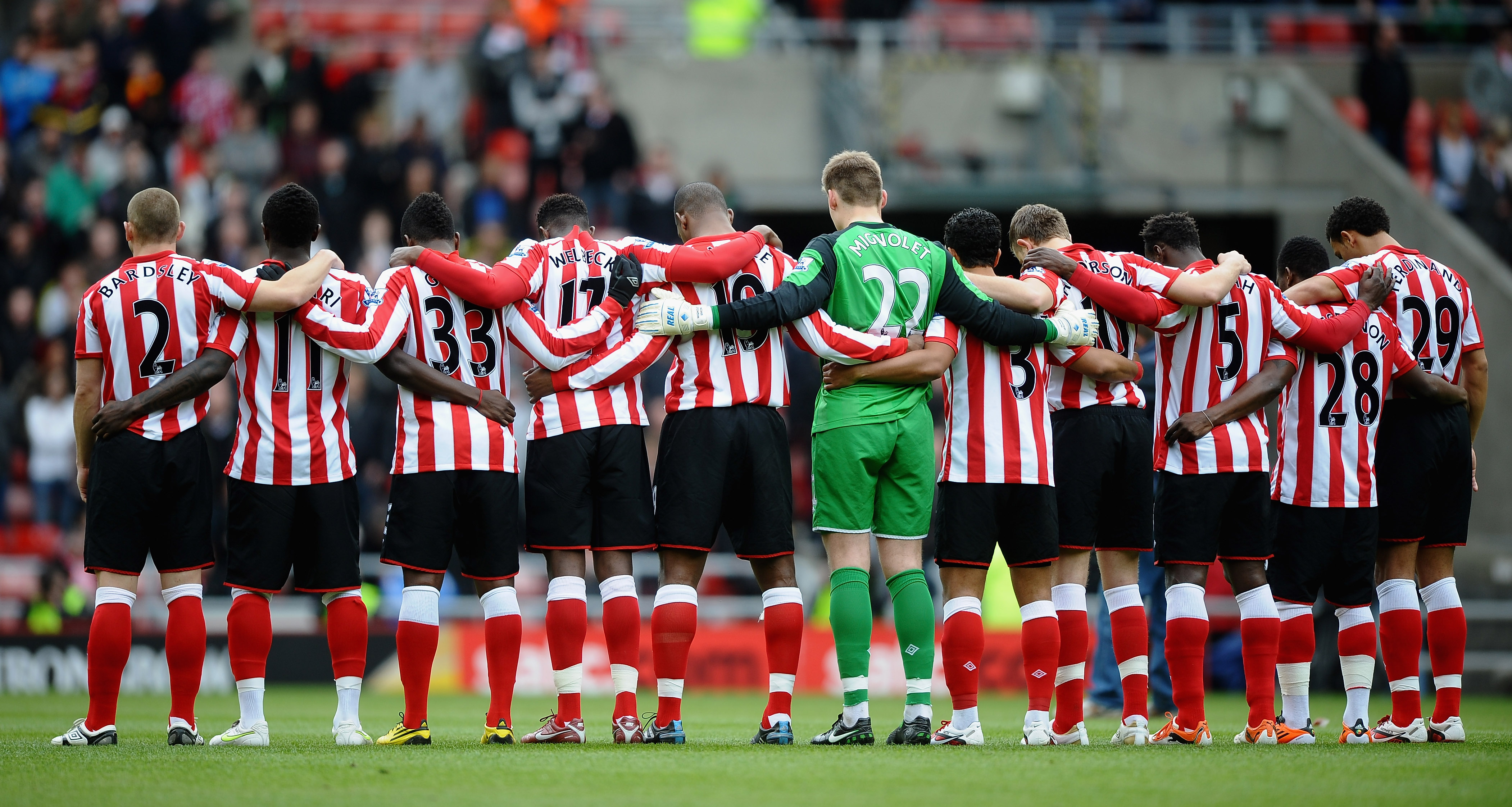SUNDERLAND, ENGLAND - MARCH 20:  The Sunderland players pay their respects to those who have lost their lives in the Japan Earthquake disaster during the Barclays Premier League match between Sunderland and Liverpool at the Stadium of Light on March 20, 2