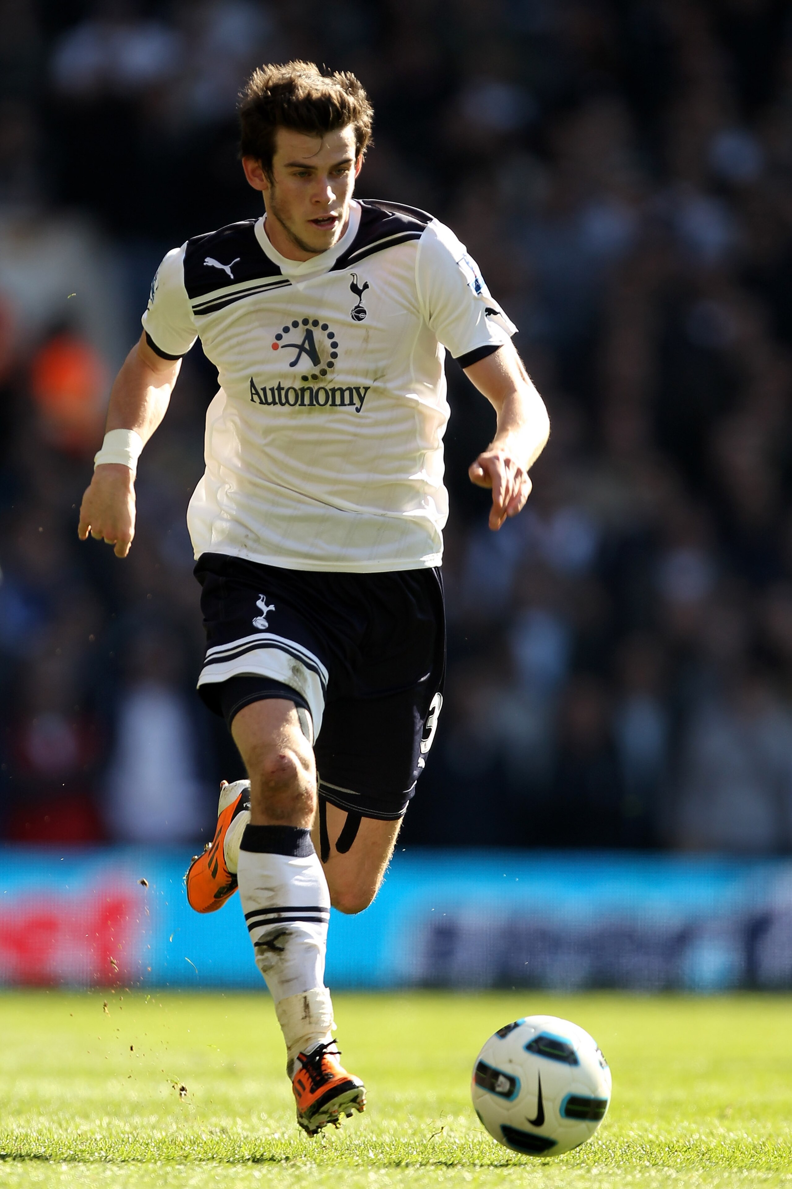 LONDON, ENGLAND - MARCH 19:  Gareth Bale of Tottenham in action during the Barclays Premier League match between Tottenham Hotspur and West Ham United at White Hart Lane on March 19, 2011 in London, England.  (Photo by Ian Walton/Getty Images)