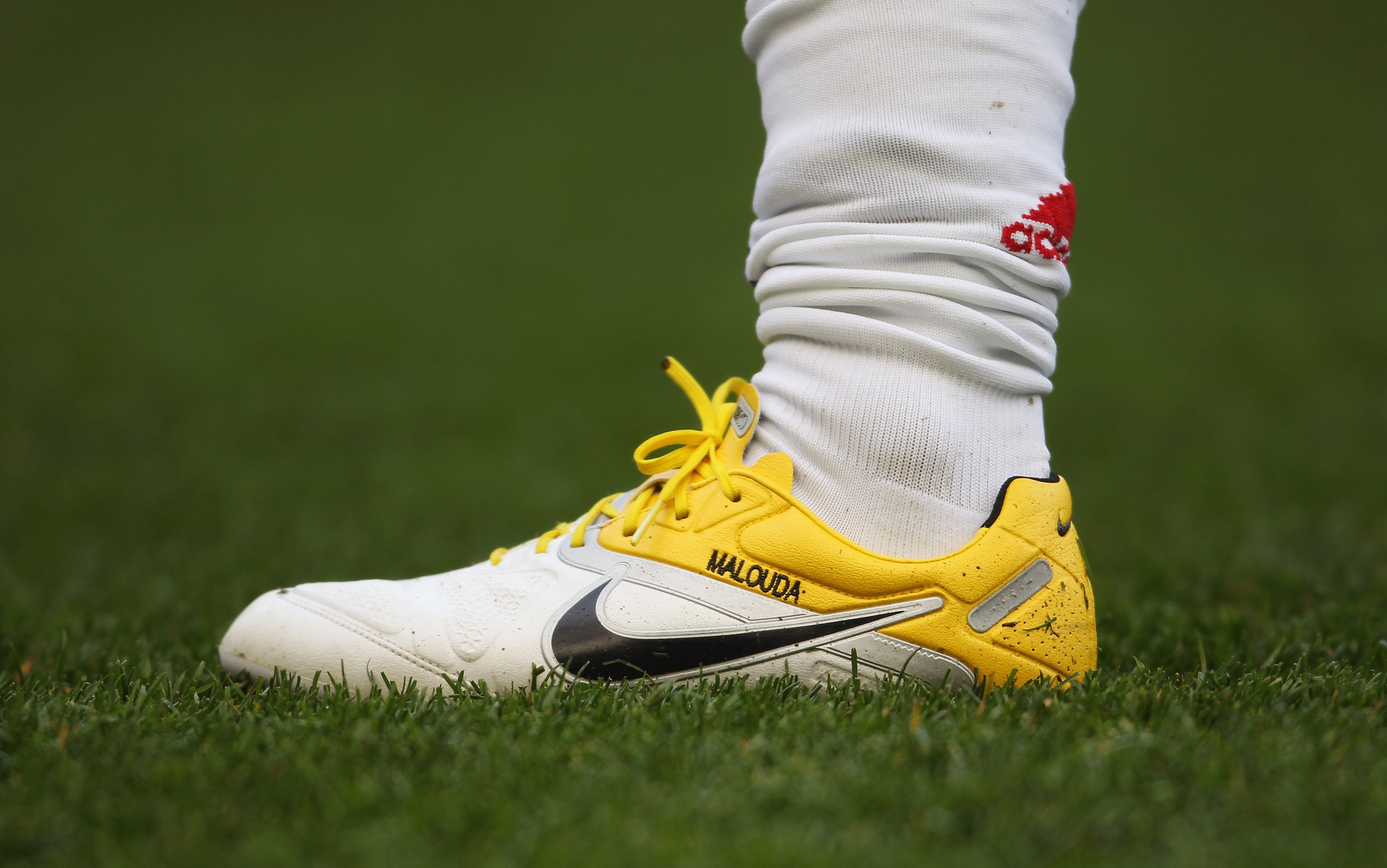 LONDON, ENGLAND - MARCH 20:  A detailed view of the boots of Florent Malouda of Chelsea prior to the Barclays Premier League match between Chelsea and Manchester City at Stamford Bridge on March 20, 2011 in London, England.  (Photo by Scott Heavey/Getty I