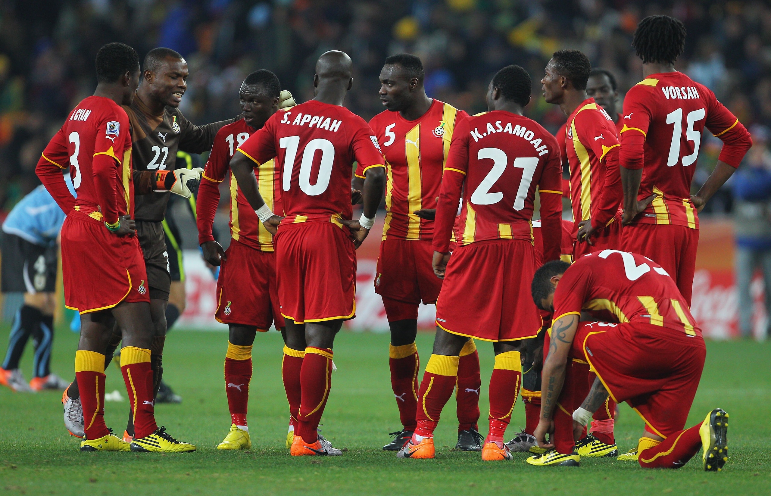 JOHANNESBURG, SOUTH AFRICA - JULY 02: Goalkeeper Richard Kingson of Ghana talks to his team mates during the 2010 FIFA World Cup South Africa Quarter Final match between Uruguay and Ghana at the Soccer City stadium on July 2, 2010 in Johannesburg, South A