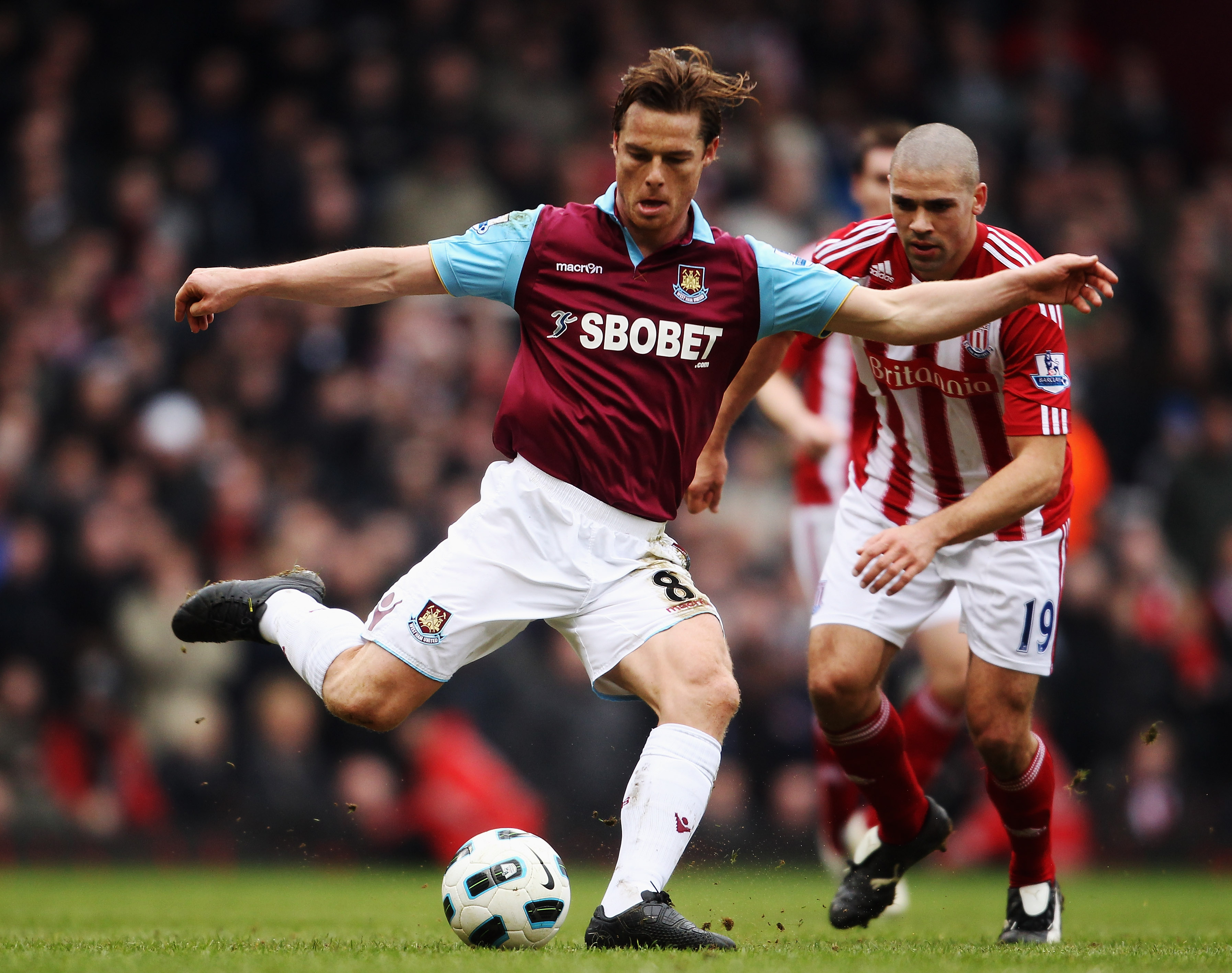 LONDON, UNITED KINGDOM - MARCH 05:  Scott Parker of West Ham United controls the ball during the Barclays Premier League match between West Ham United and Stoke City at the Boleyn Ground on March 5, 2011 in London, England.  (Photo by Scott Heavey/Getty I